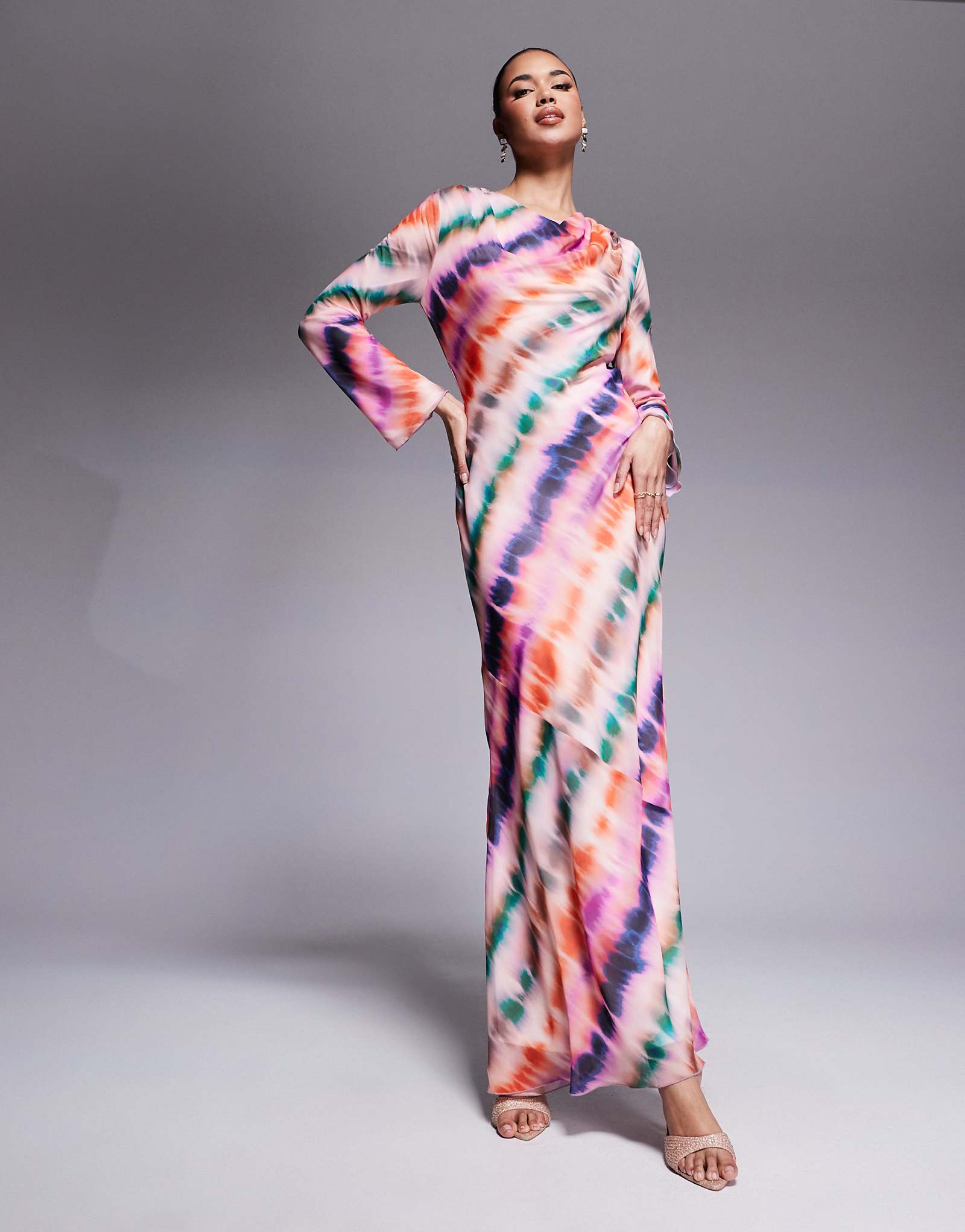 Шифоновое макси-платье Daska с круглым вырезом горловины в розовую абстрактную полоску