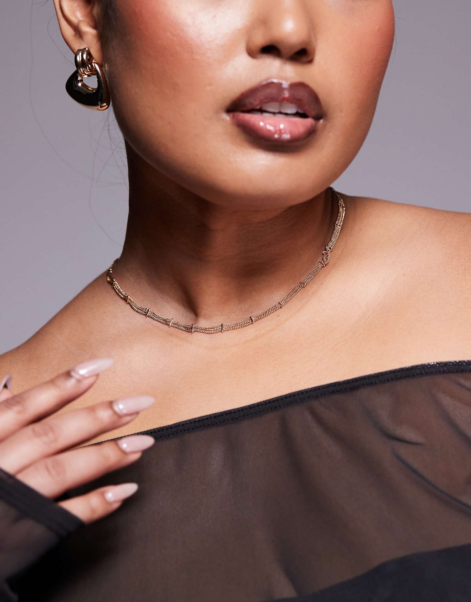 Колье-чокер ASOS DESIGN Curve с тонкой цепочкой и декоративными деталями золотого оттенка 1790₽