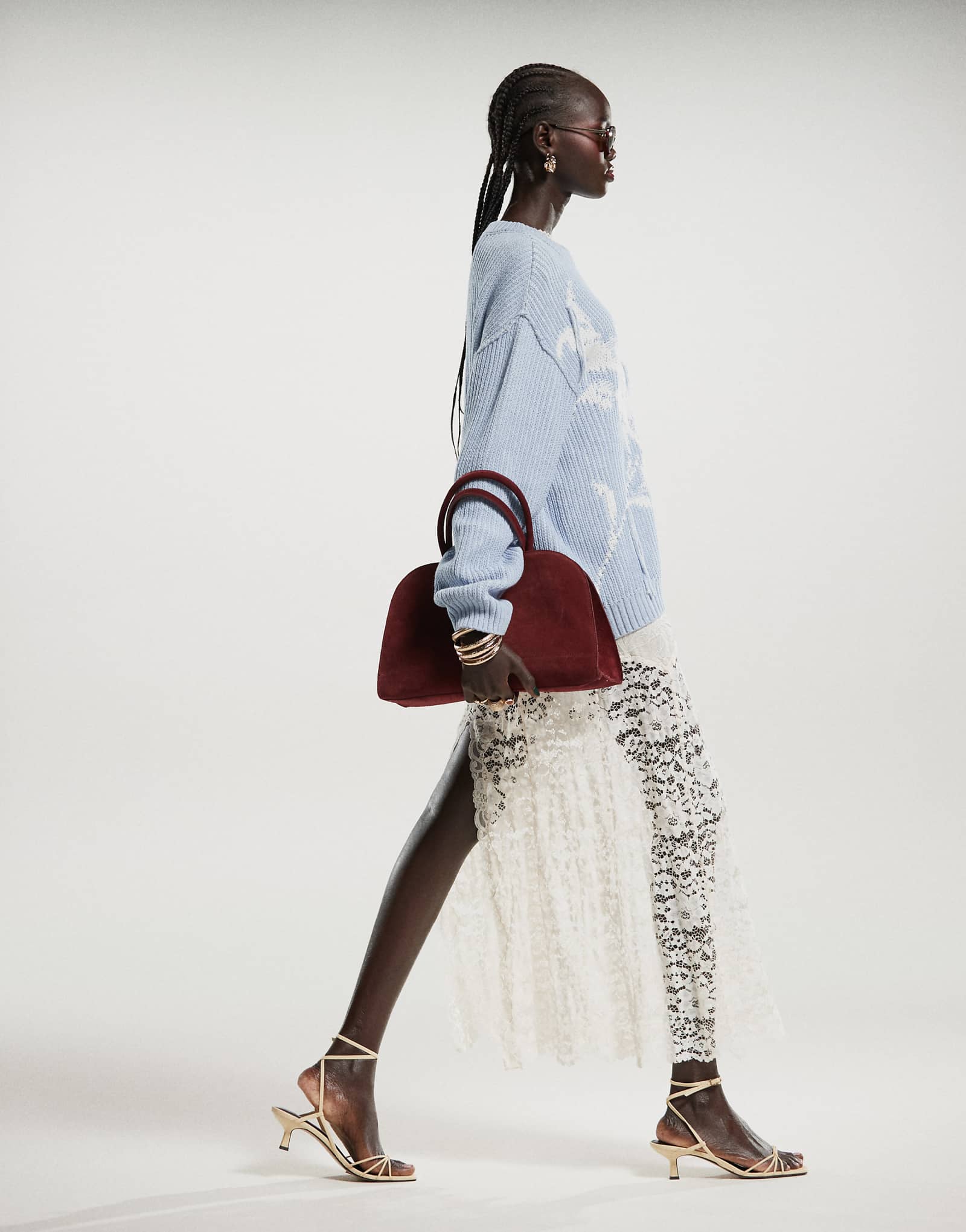 Дизайнерский вязаный свитер оверсайз с круглым вырезом и принтом розы от ASOS нежно-голубого цвета 3190₽