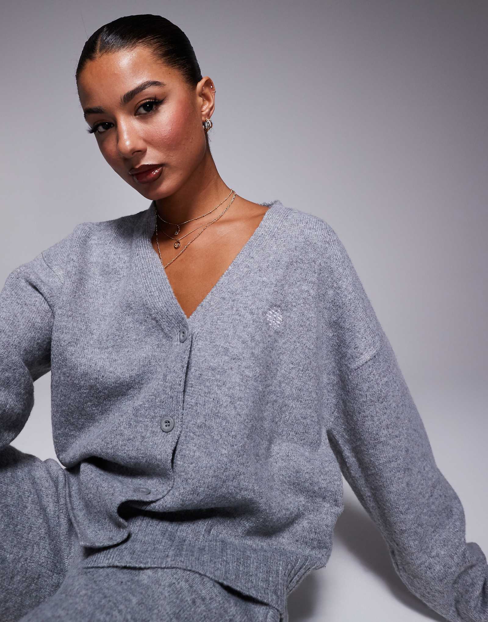 Кардиган из пушистой вязки с эмблемой Couture Club цвета серого вереска - часть комплекта