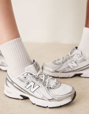Женские кроссовки New Balance 740 темно-синего и белого цветов 