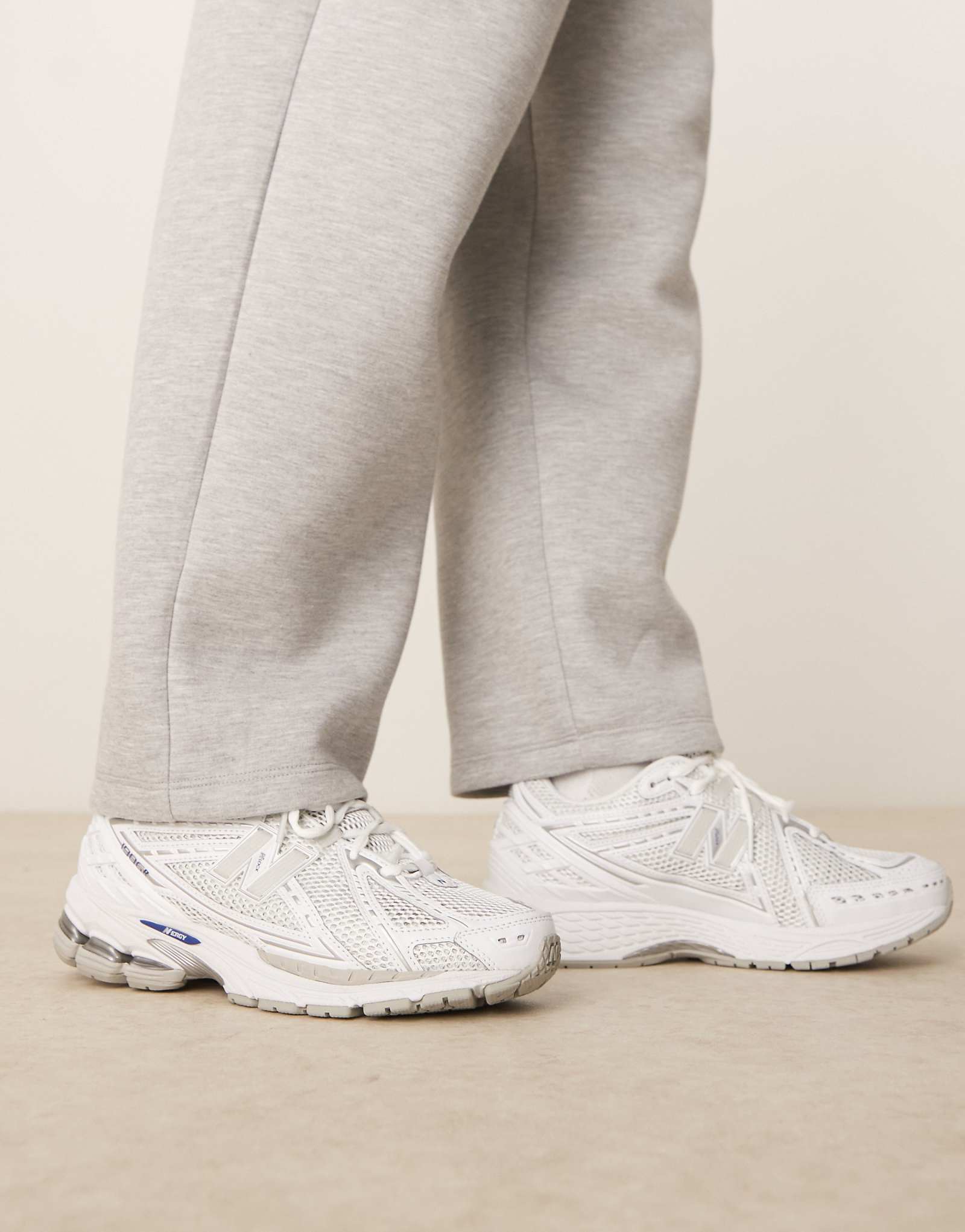 Кроссовки New Balance 1906 унисекс белого цвета 31590₽