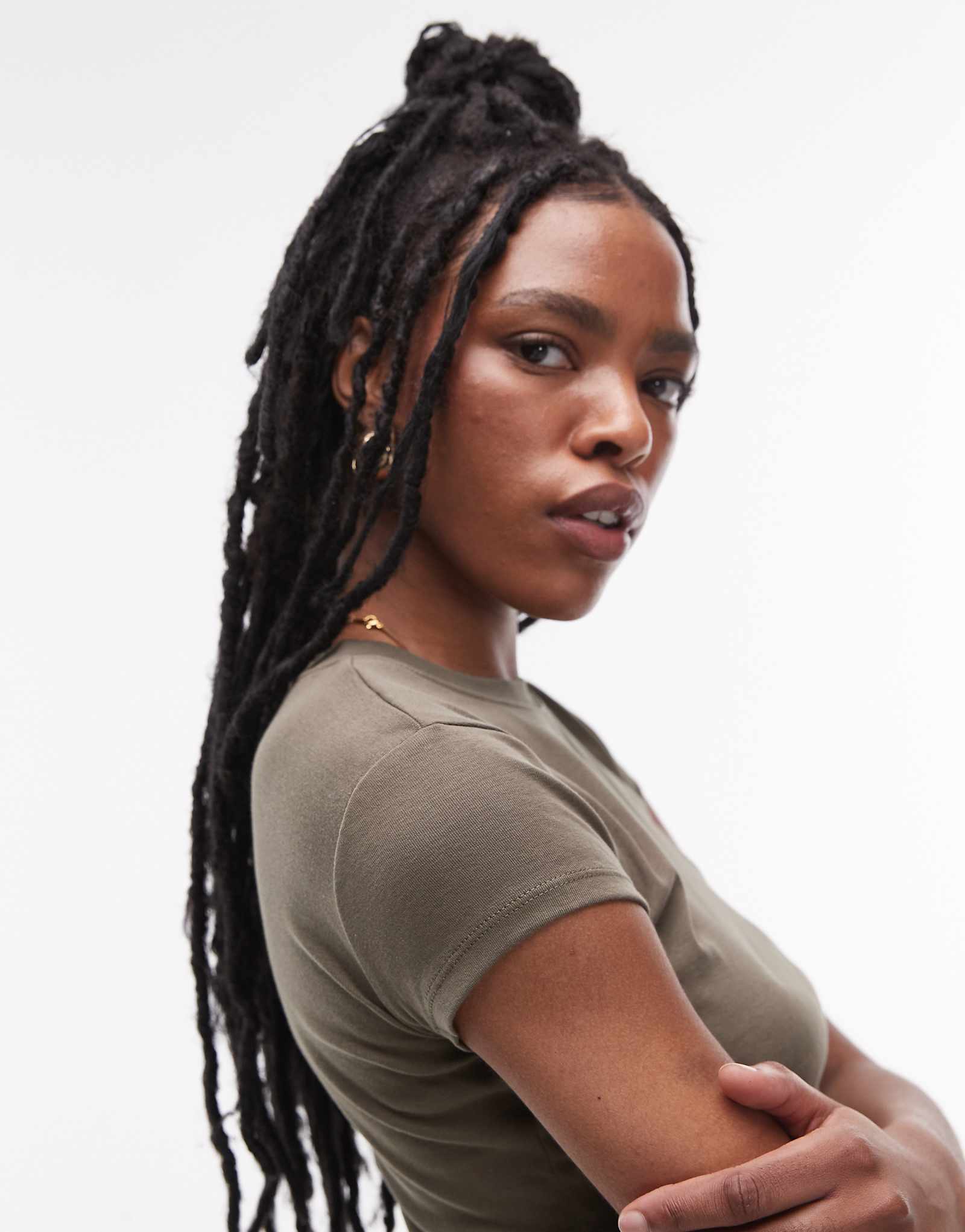 Повседневная футболка Topshop цвета темного хаки 3490₽