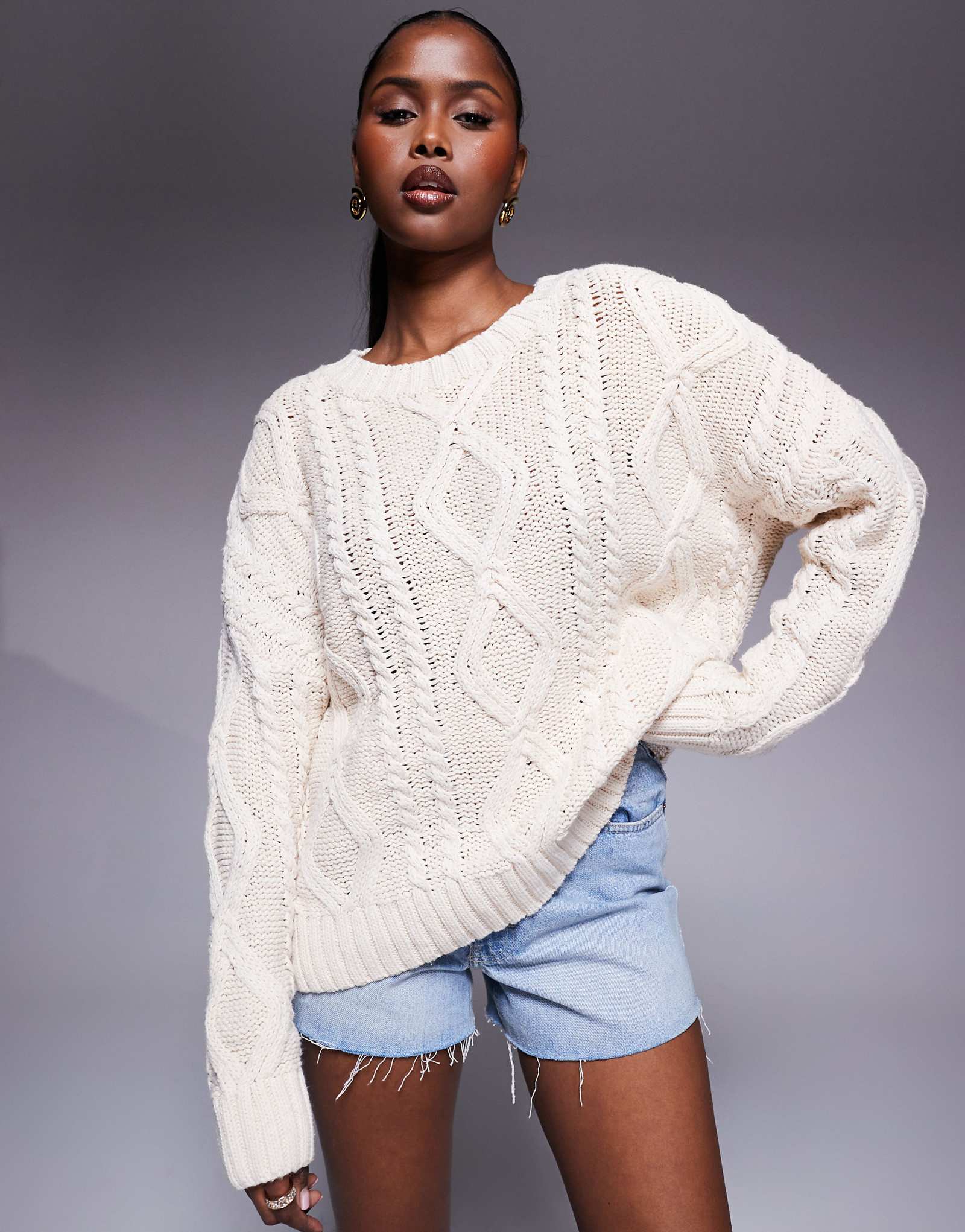 Бежевый свитер с круглым вырезом из плотной трикотажной пряжи Princess Polly бежевого цвета 4390₽