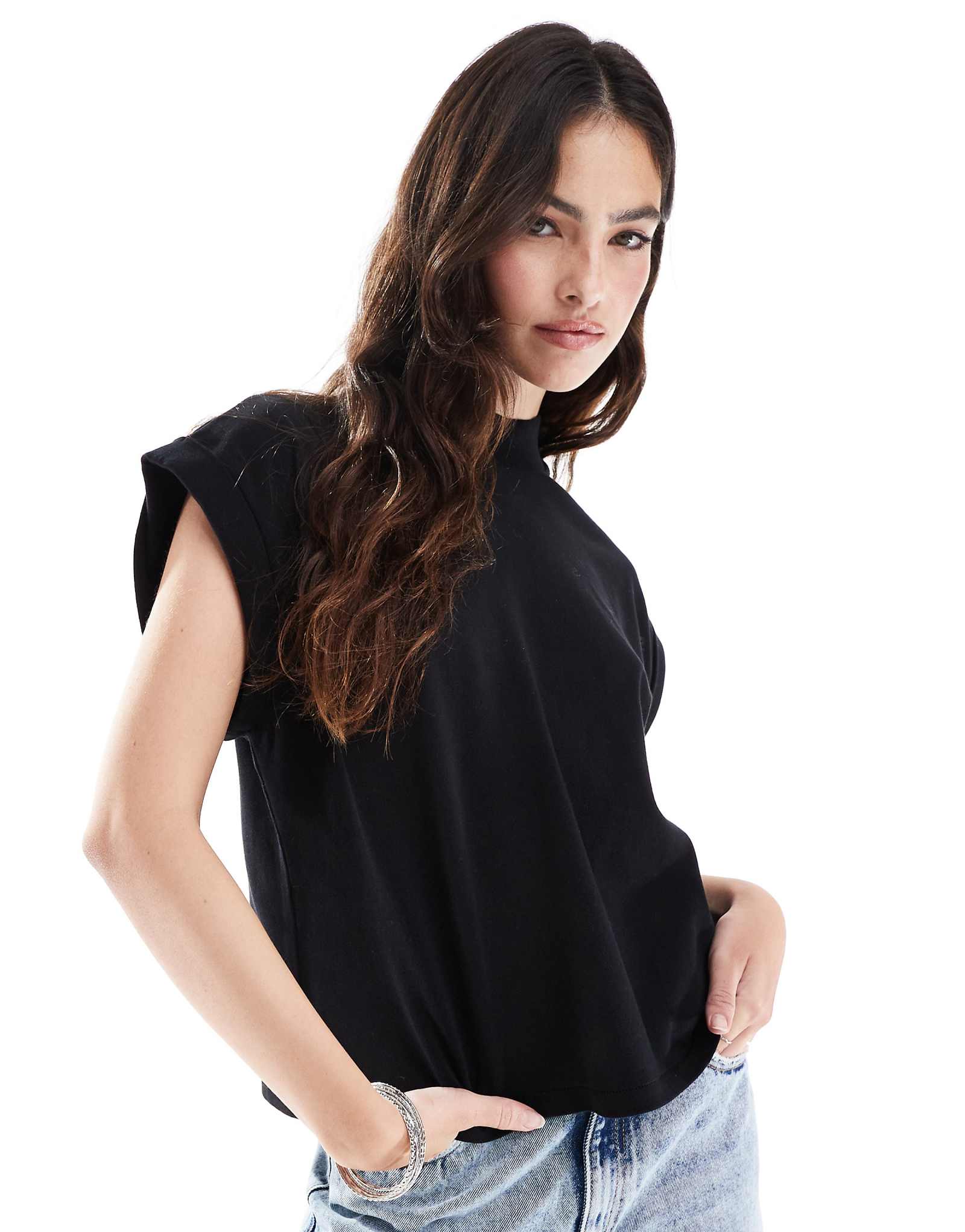 Черная футболка Scalpers Perkins с коротким рукавом 10690₽