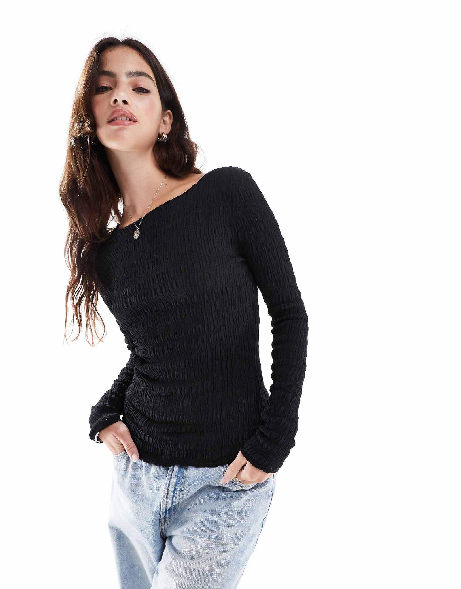 Черная футболка с длинным рукавом в складку от Scalpers 7690₽