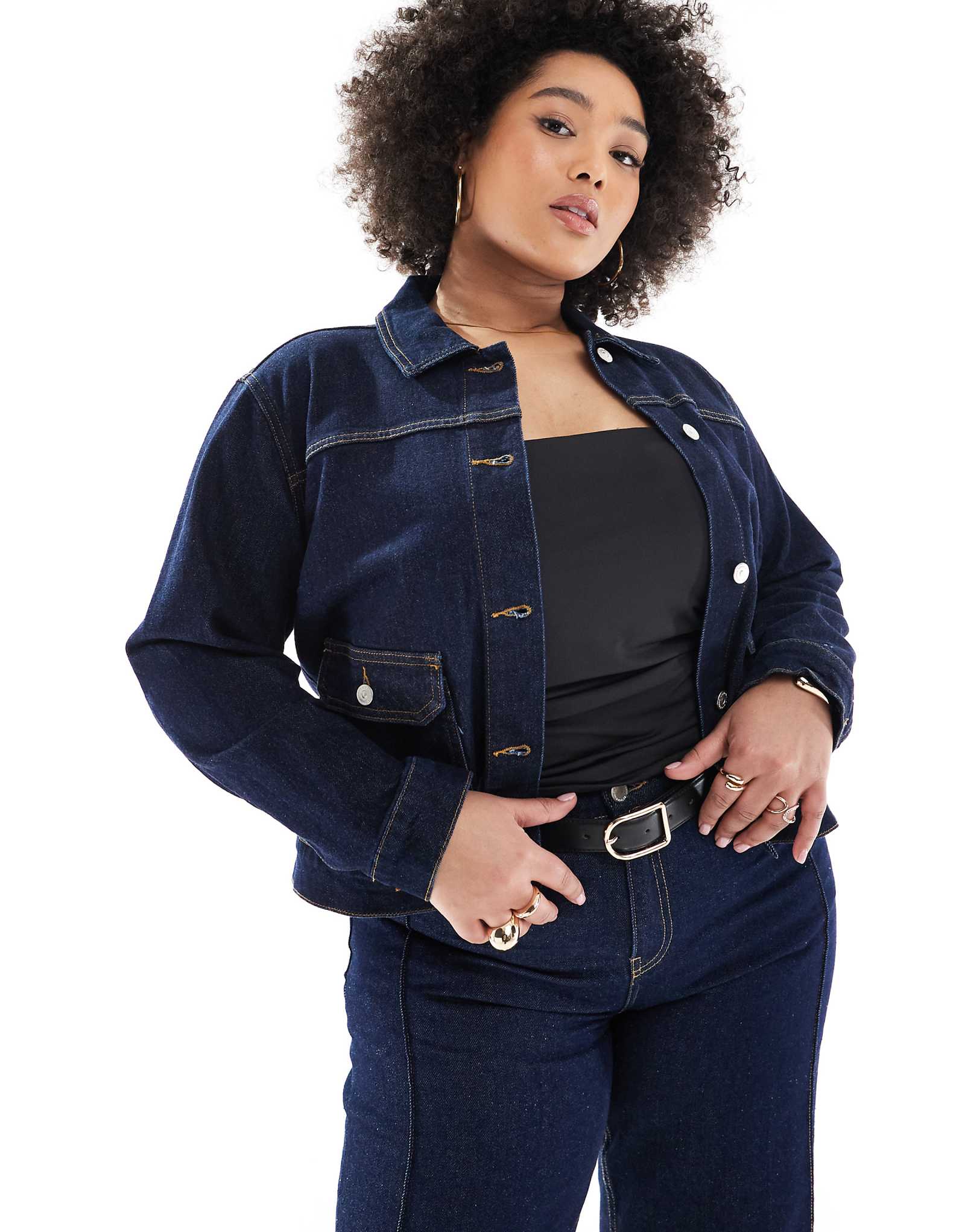 Джинсовая куртка ONLY Curve темно-синего цвета постиранная 10090₽