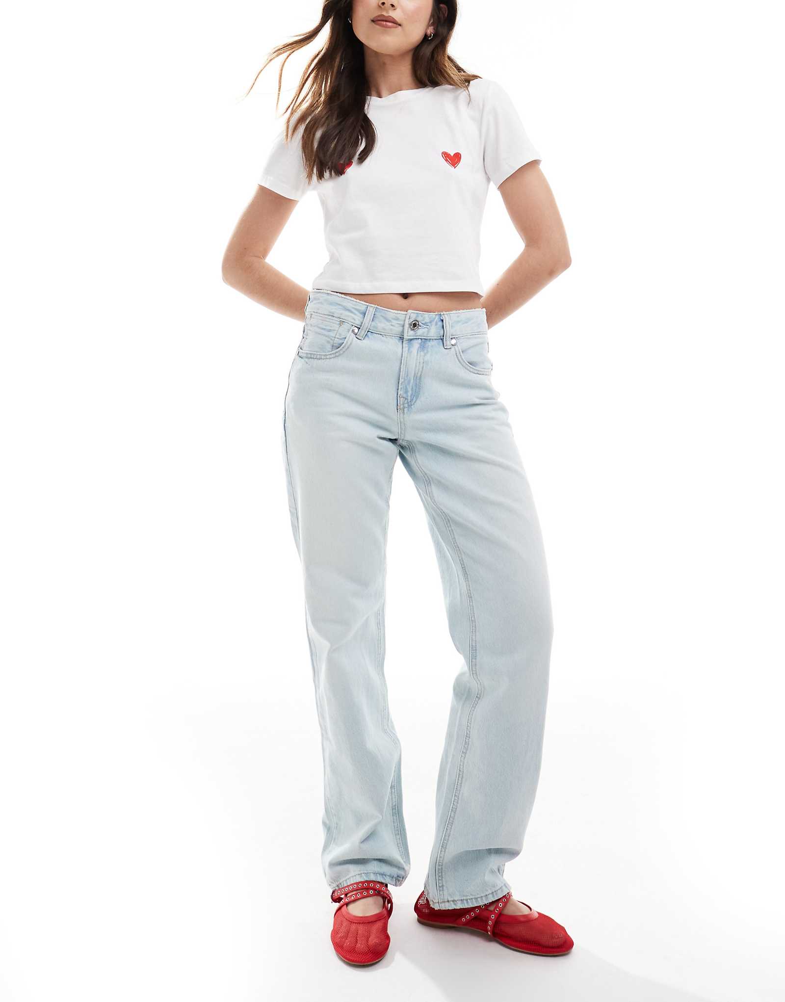 Джинсы Stradivarius D03 с заниженной талией и прямыми штанинами светло-голубого цвета 3390₽