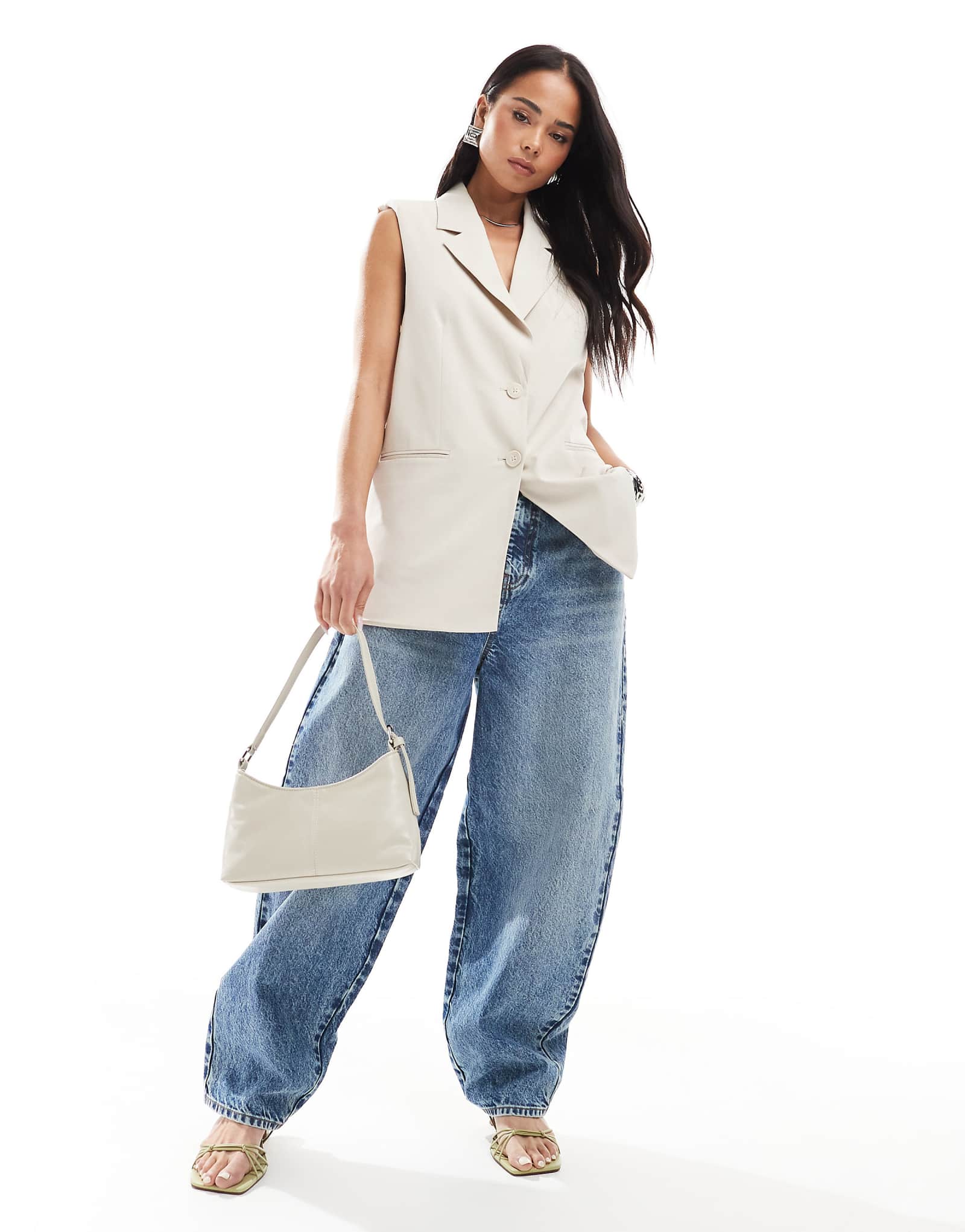 Удлиненный жилет Stradivarius белого цвета 4590₽