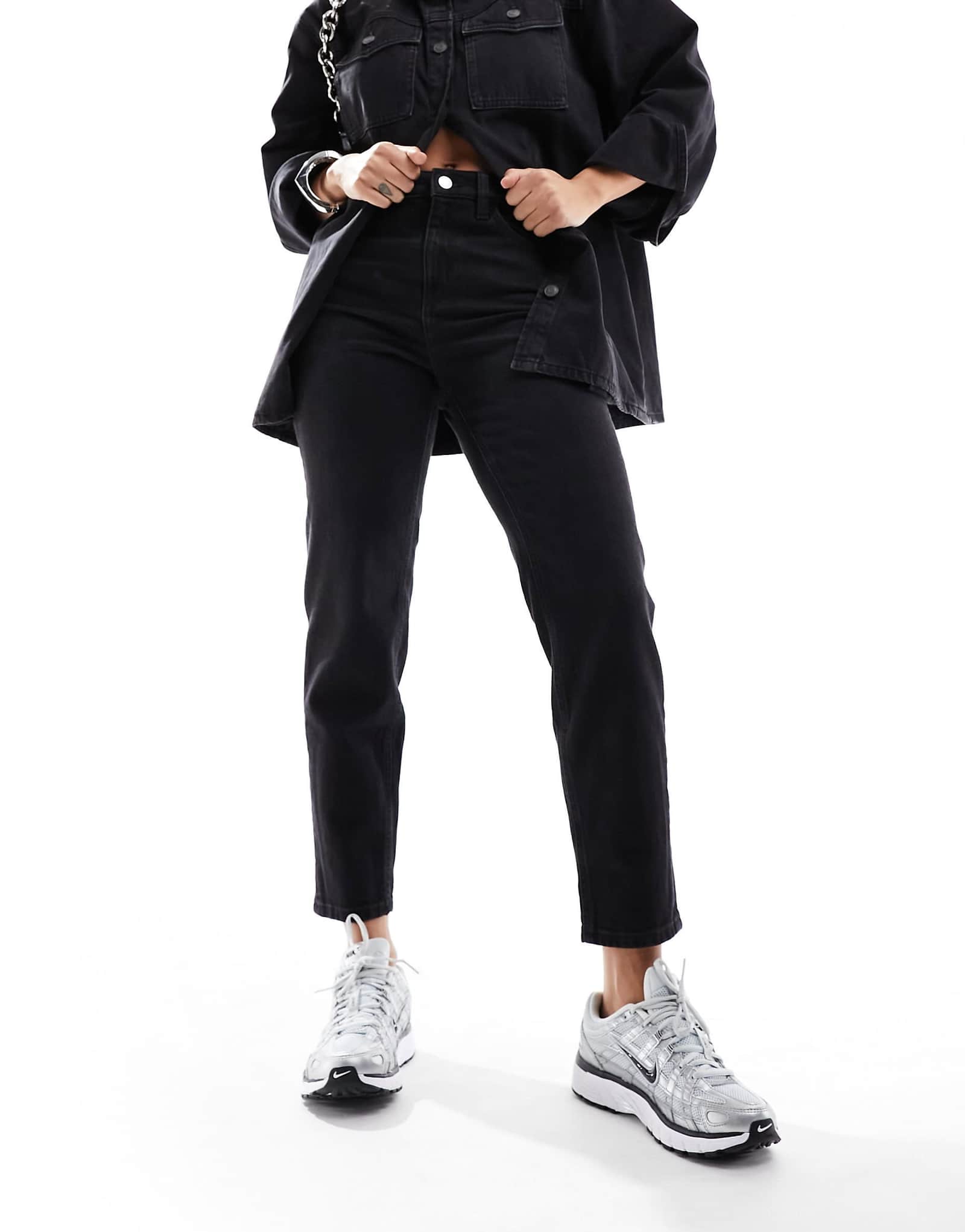 Джинсы Mango relaxed mom черного цвета 15190₽