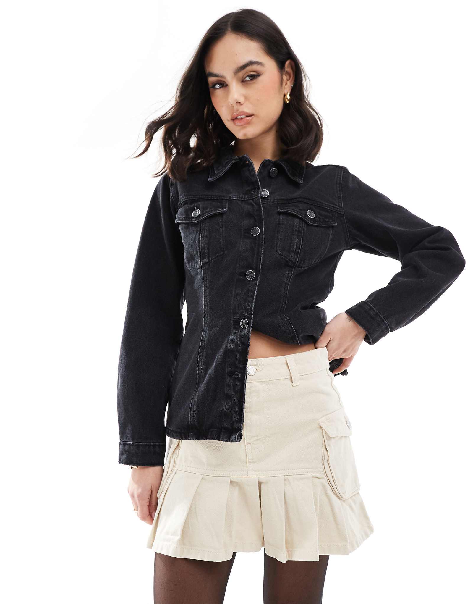 Приталенная джинсовая рубашка DTT черного цвета застиранная 4490₽