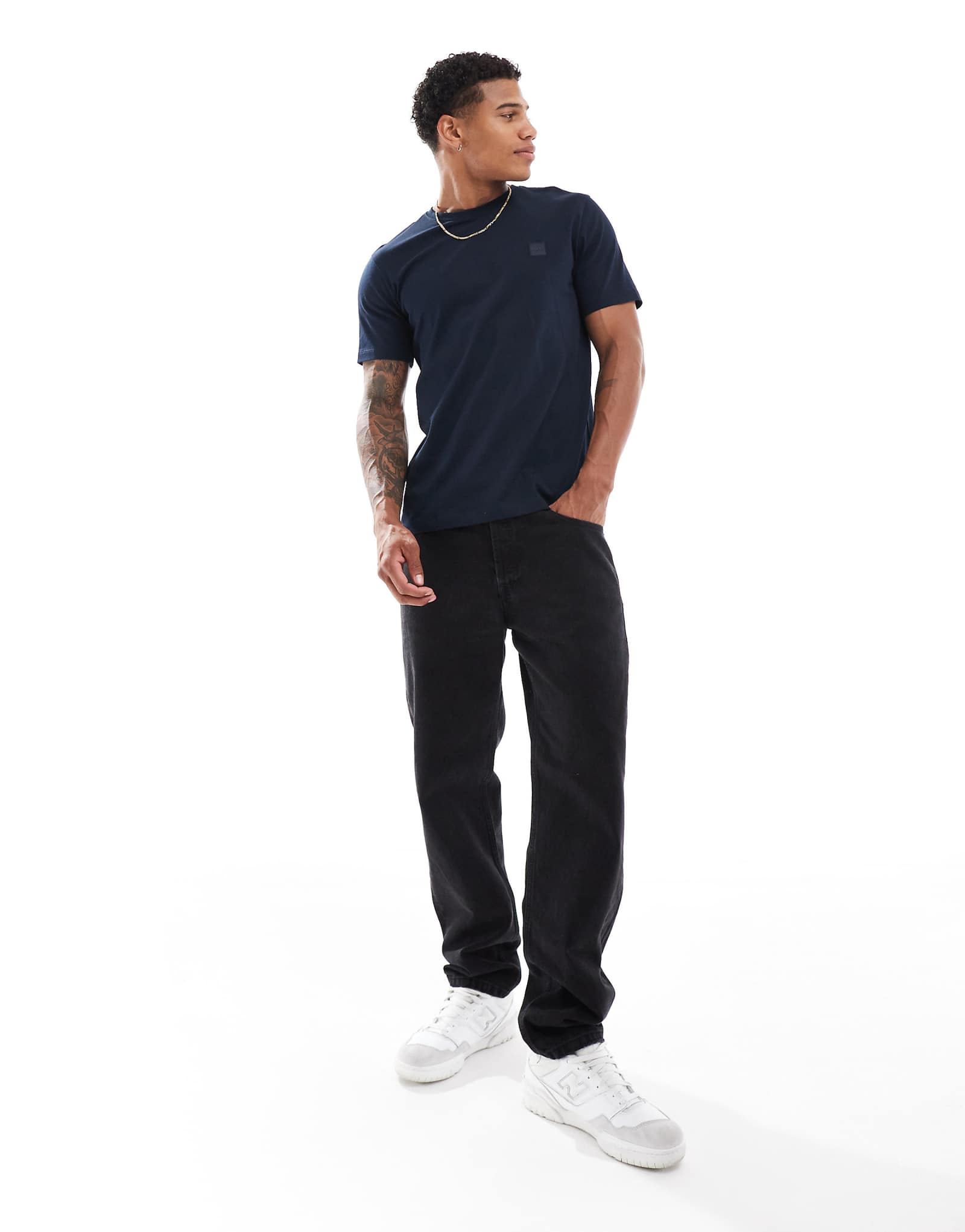 Футболка с логотипом BOSS Tales box темно-синего цвета 14790₽