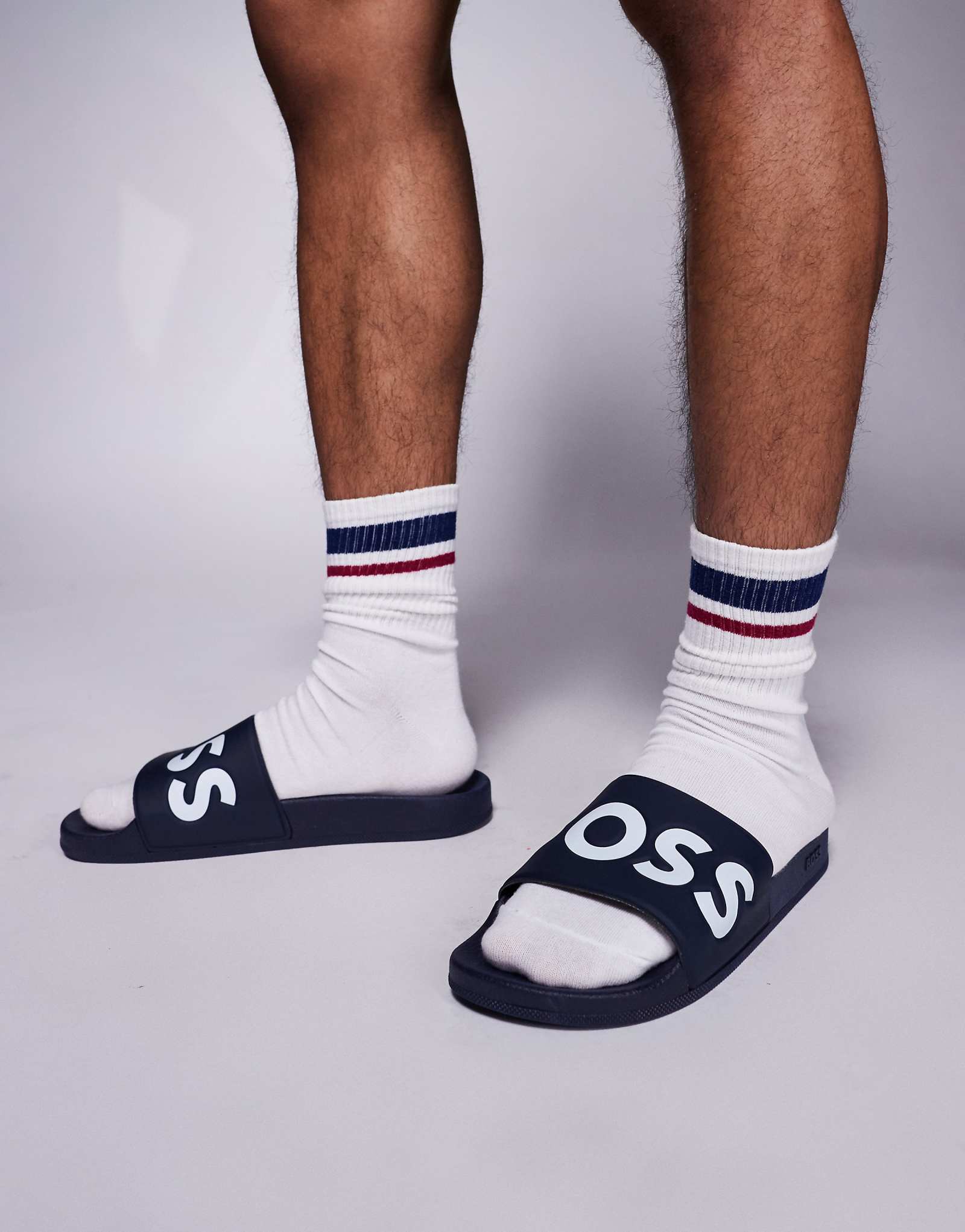 БОСС Арье скользит в темно-синем костюме 16390₽