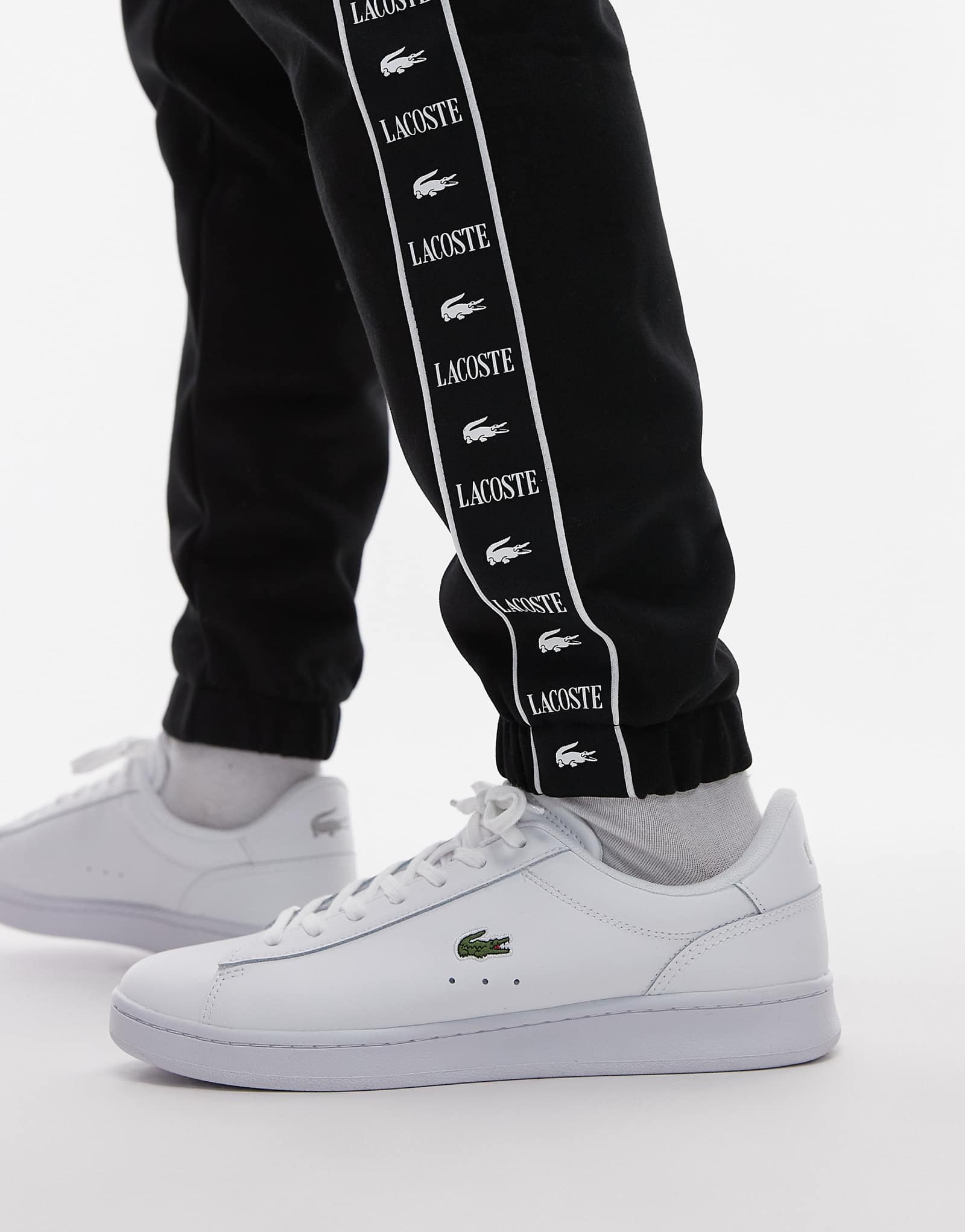 Кроссовки Lacoste Carnaby белого цвета 10890₽