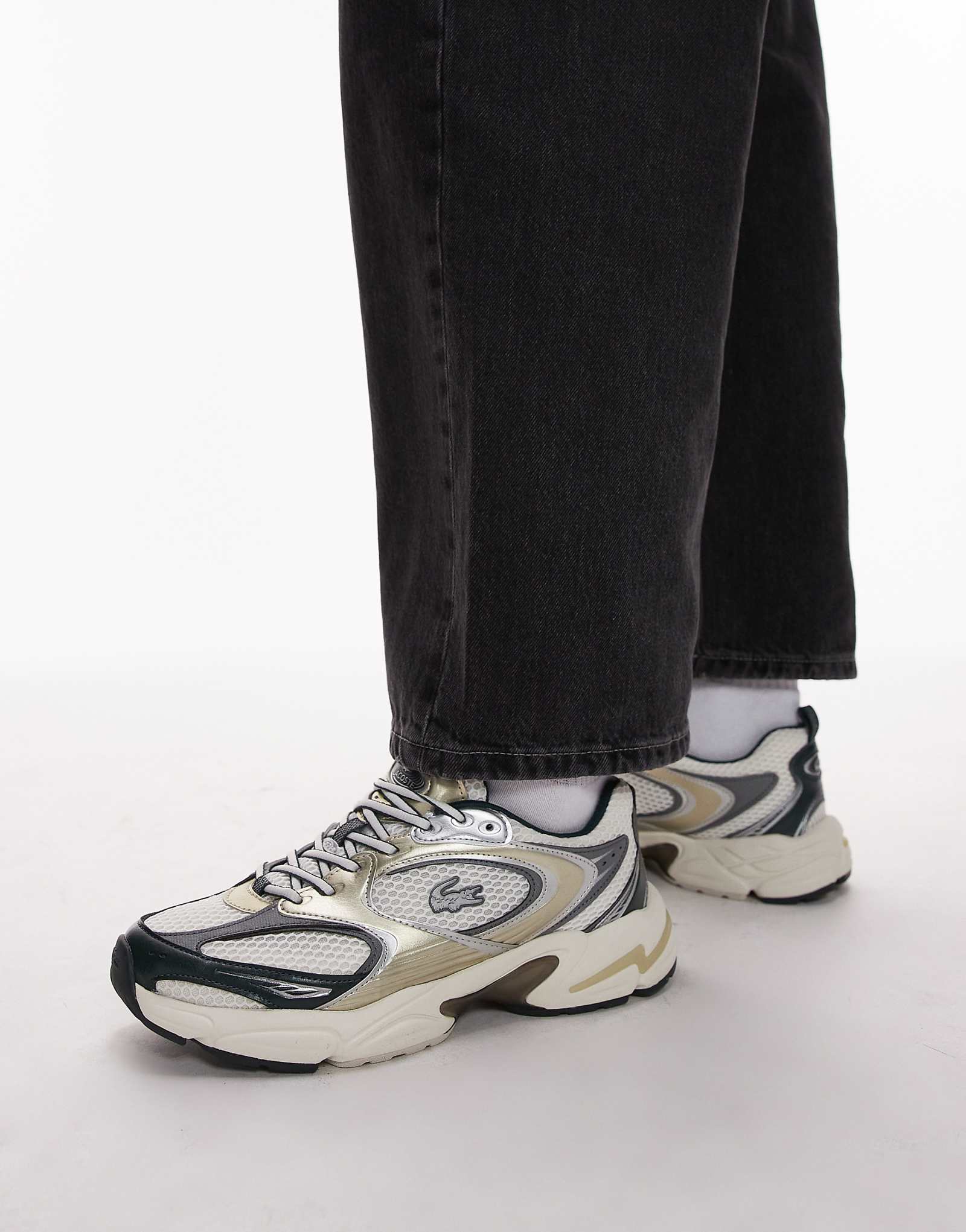 Кроссовки Lacoste storm 96 темно-белогозеленого цвета 21490₽