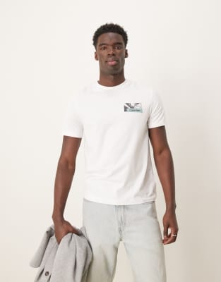 Белая футболка с графическим принтом Calvin Klein backprint