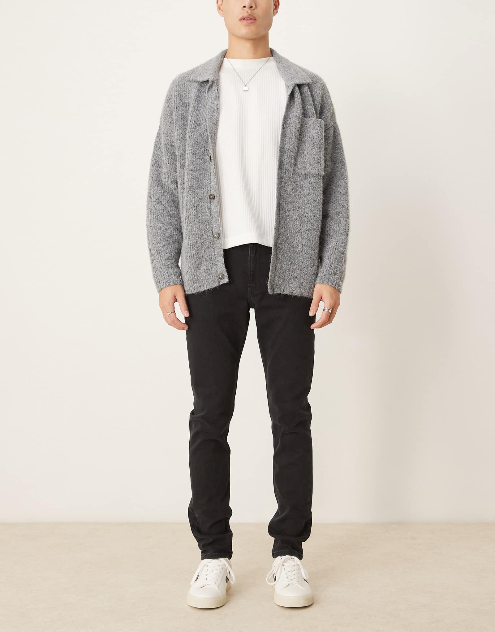 Узкие зауженные джинсы Calvin Klein Jeans черного цвета постиранные 16390₽