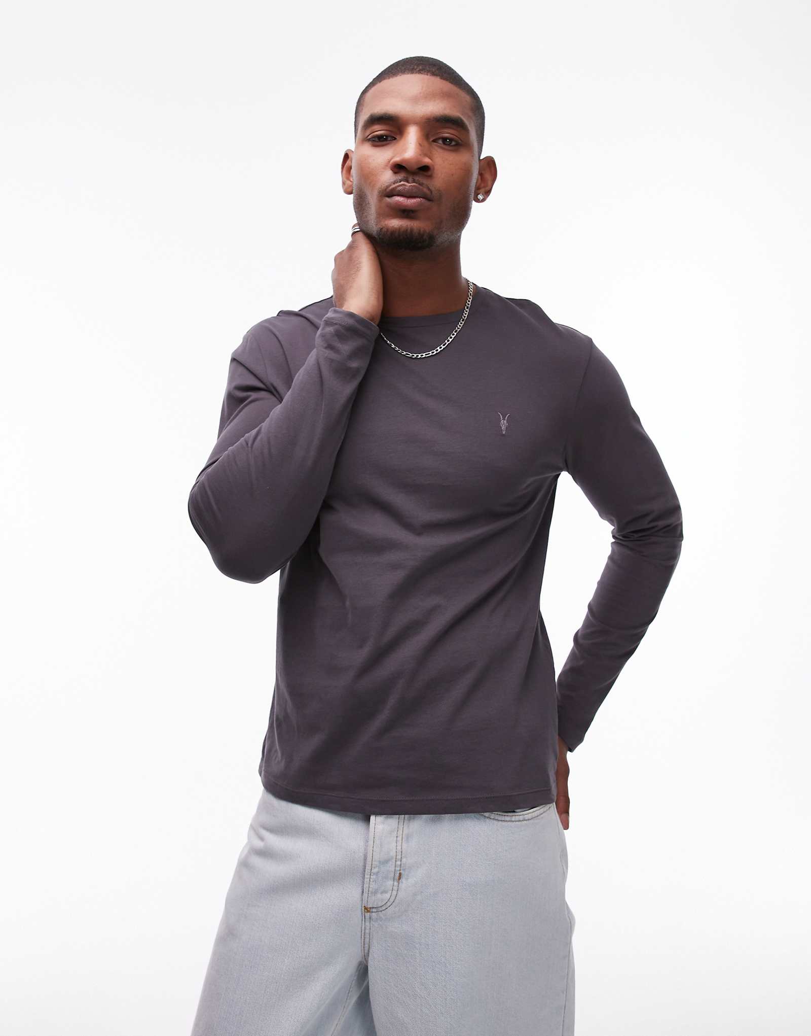 Футболка из матового хлопка с длинным рукавом AllSaints Brace темно-синего цвета 12090₽