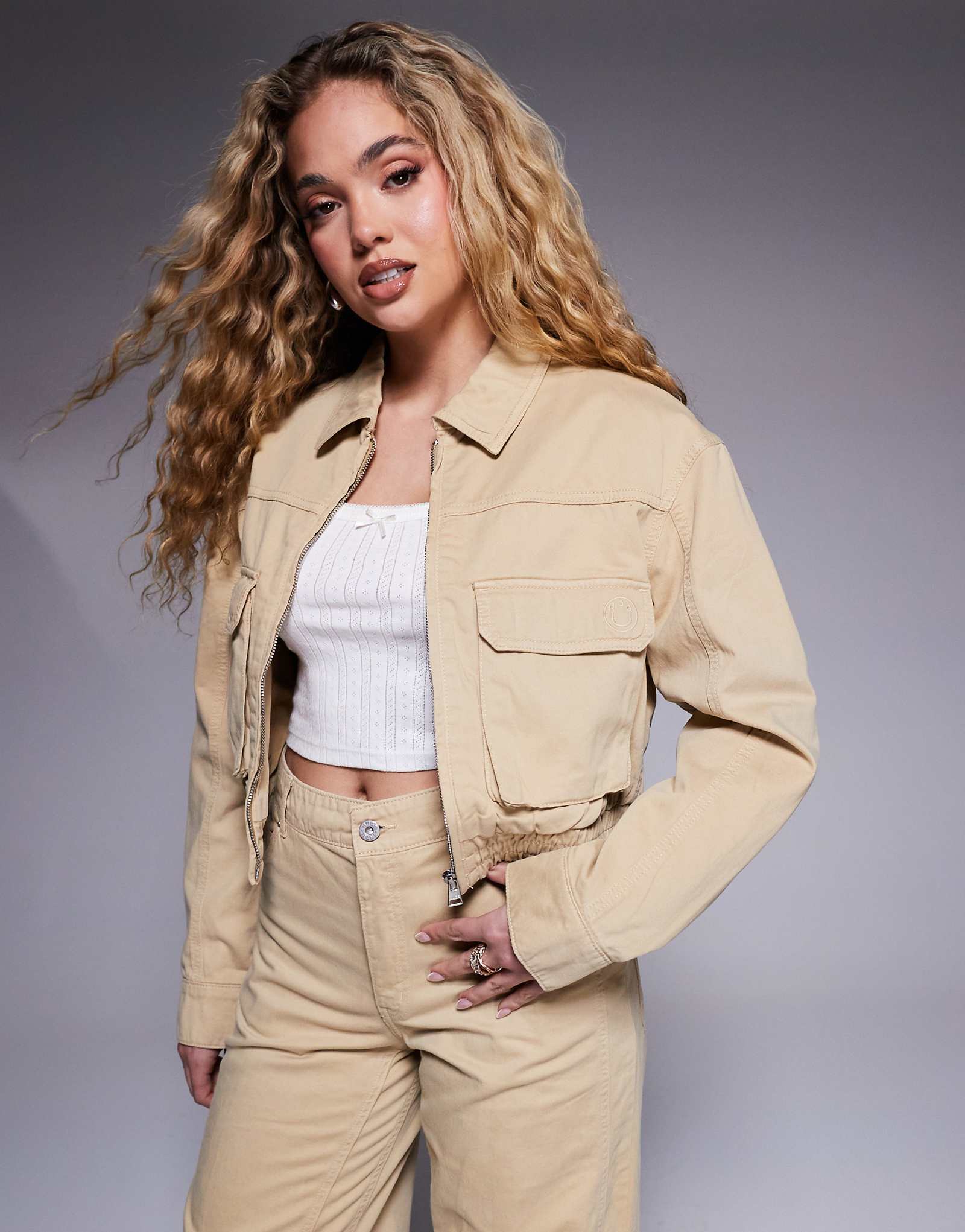 Короткая куртка с воротником HUGO Blue Adanca бежевого цвета - часть комплекта 17090₽