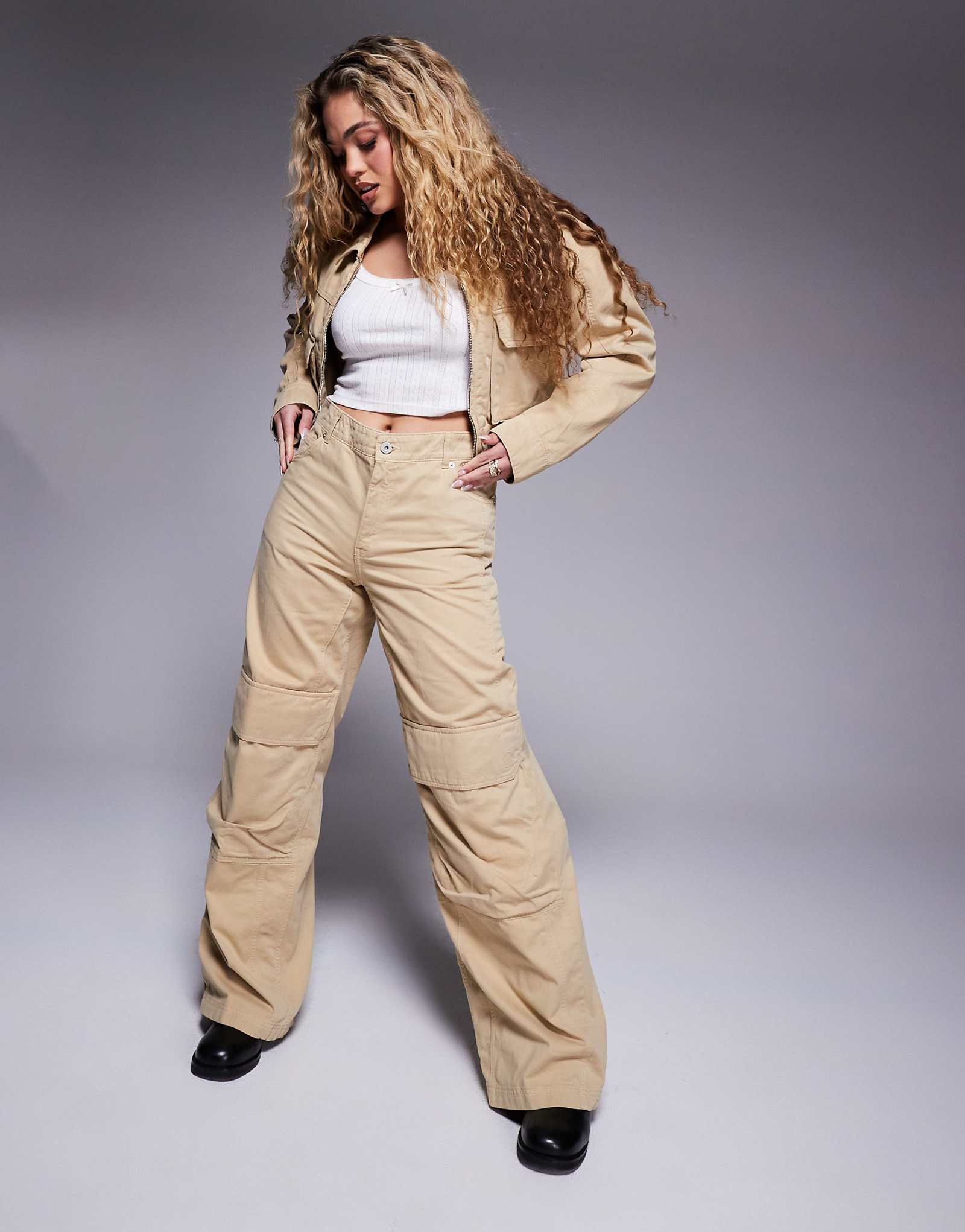 Брюки HUGO Blue Hunder бежевого цвета 12690₽