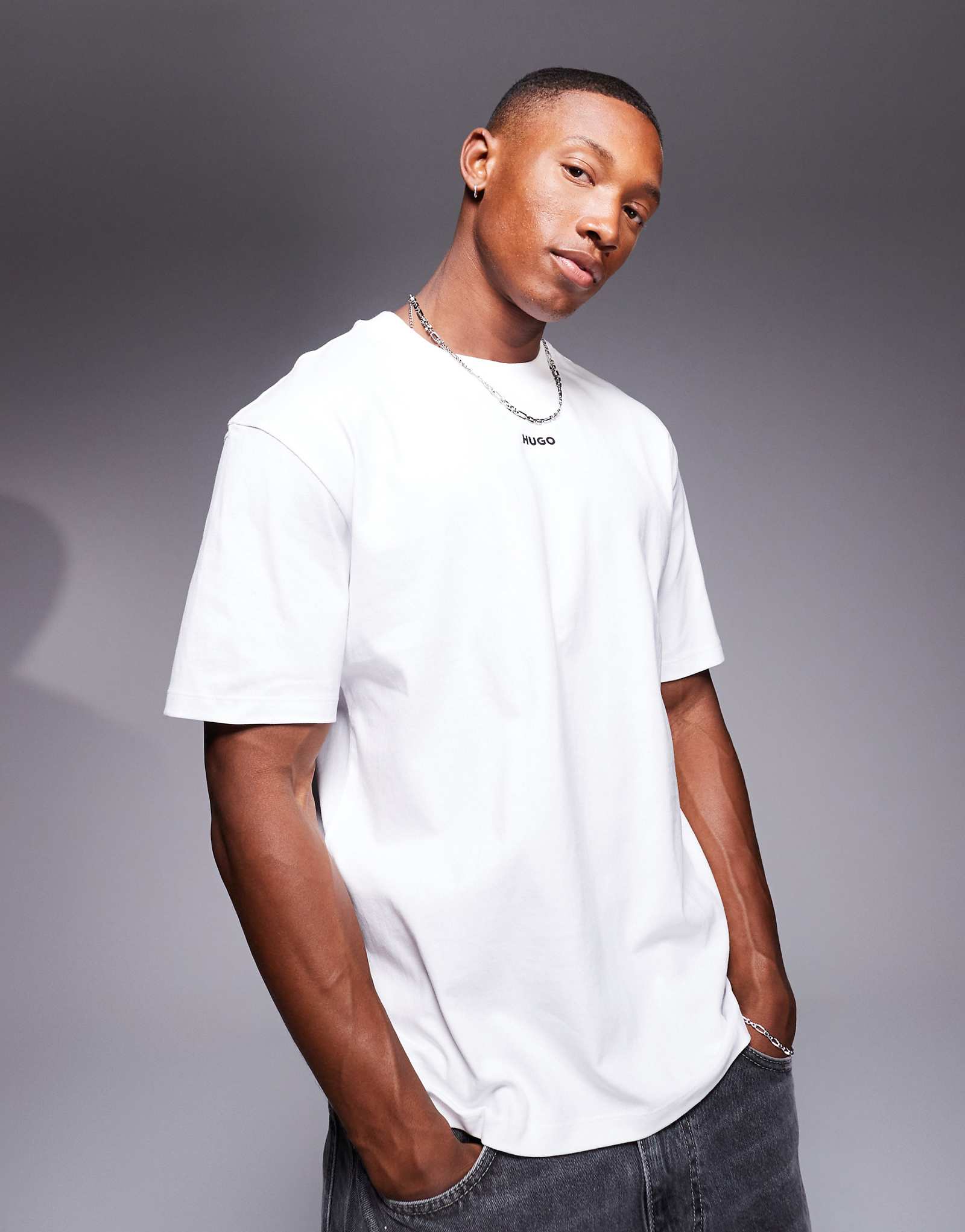 Футболка свободного кроя HUGO Red dapolino белого цвета 9890₽