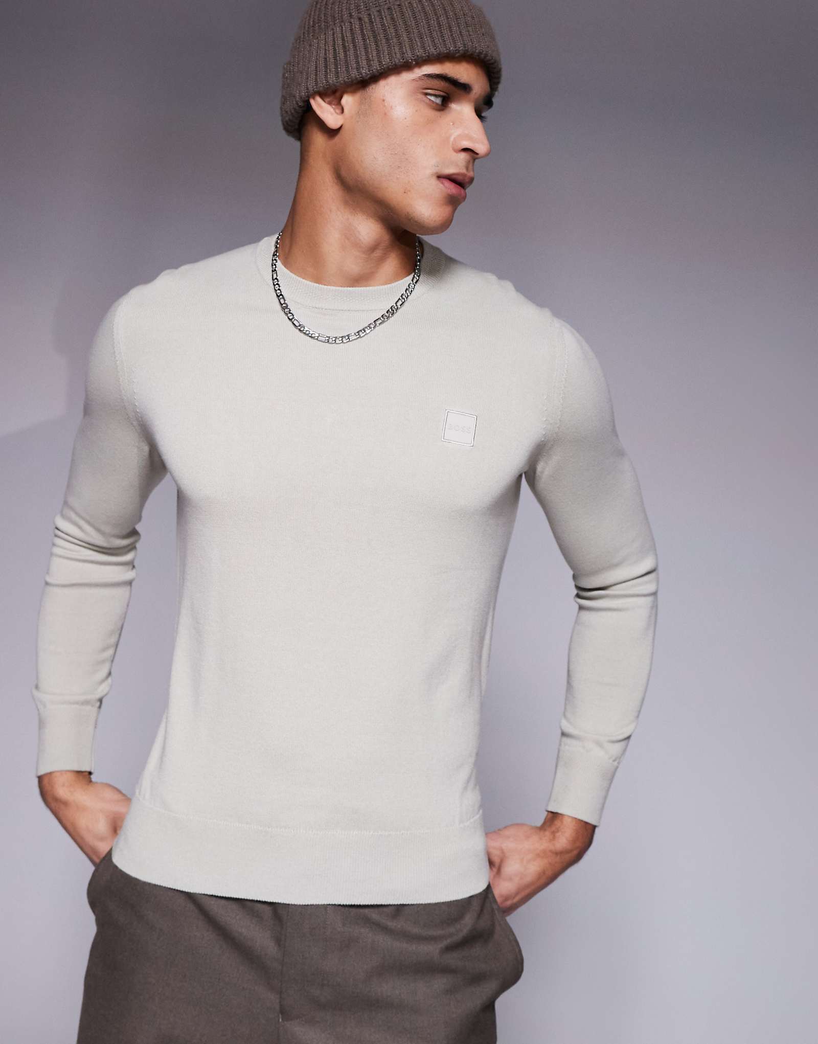 Бежевый свитер из хлопчатобумажной вязки обычного кроя с логотипом BOSS Orange Kanovano в тон 15490₽