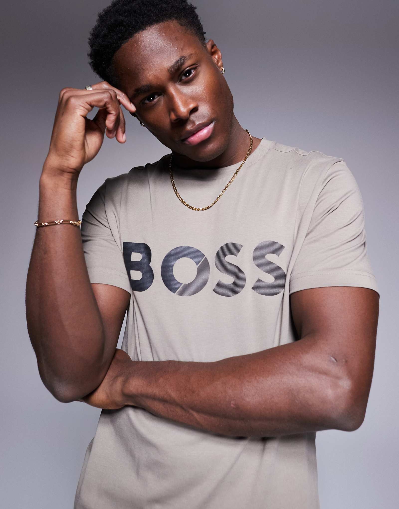 Футболка с логотипом BOSS Green Tape обычного кроя средне-зеленого цвета 7090₽