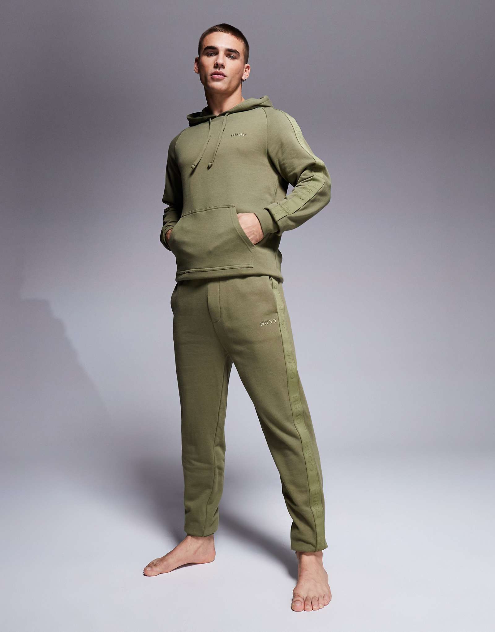 Спортивные брюки с логотипом HUGO Bodywear темно-зеленого цвета в тон - часть комплекта 16790₽