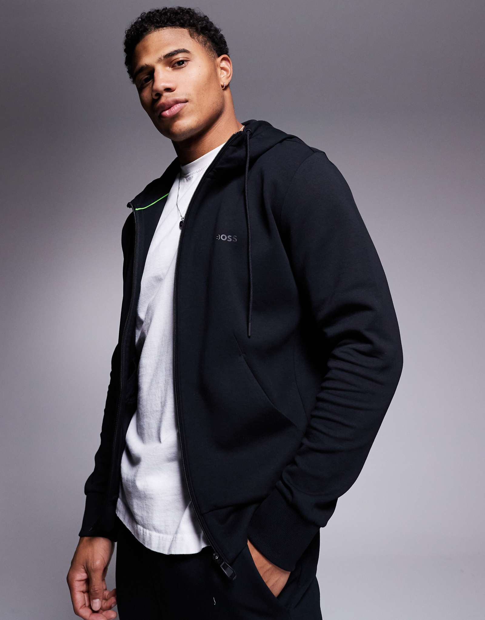 Черная толстовка BOSS Green с отвисшей талией на молнии обычного покроя - часть комплекта 30490₽
