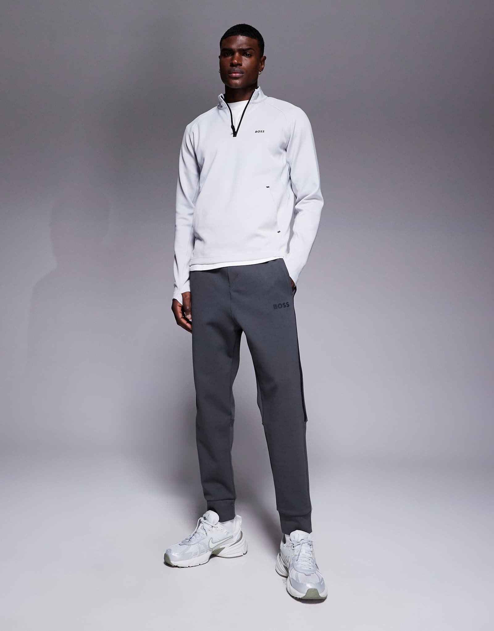 Спортивные брюки BOSS Green Hadiko с манжетами на ленте обычного покроя темно-серого цвета 18490₽