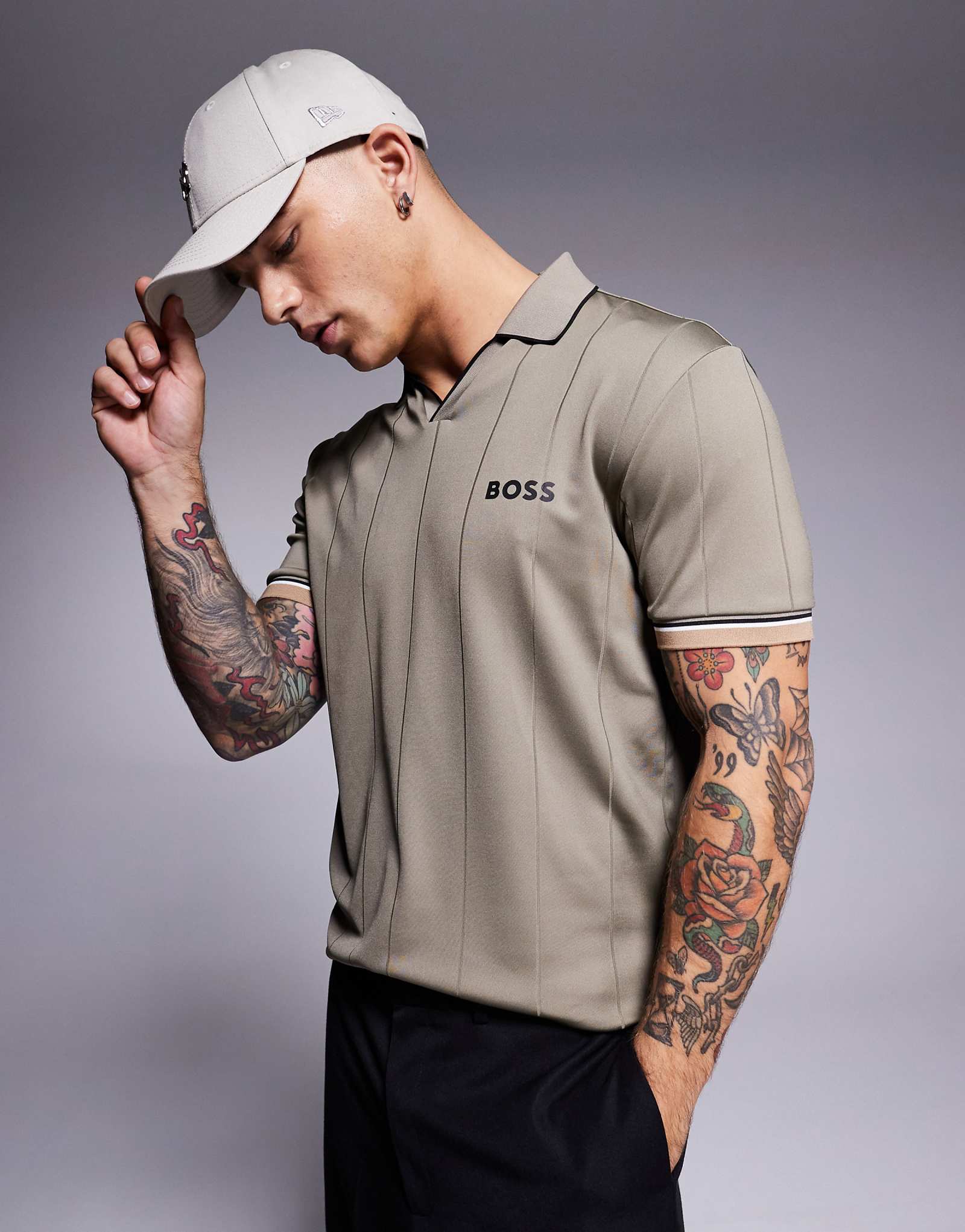 Трикотажное поло BOSS Green Palle 2 с открытым воротом приталенного кроя средне-зеленого цвета 29990₽