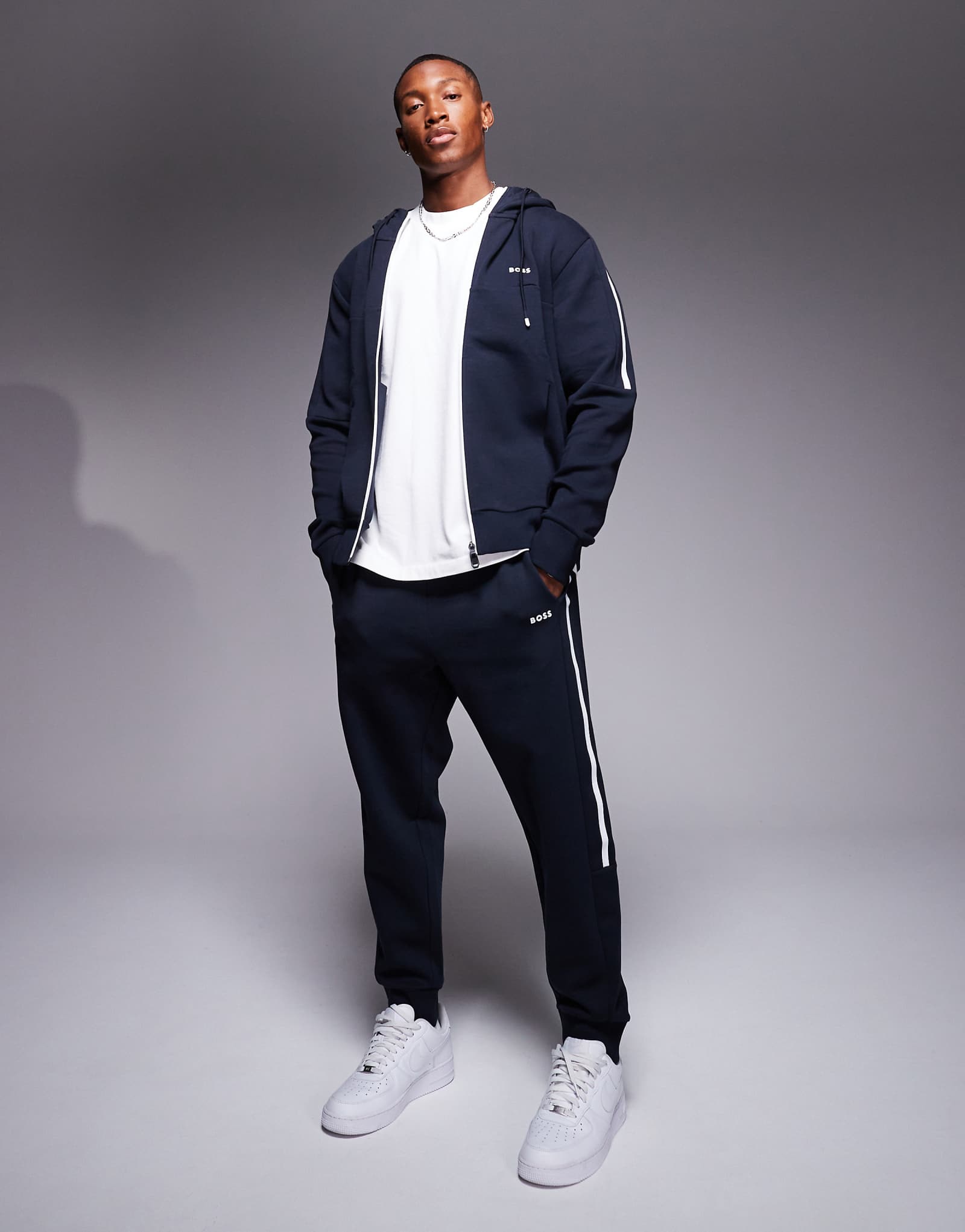 Спортивные брюки BOSS Green Hadiko с манжетами обычного покроя темно-синего цвета - часть комплекта 22490₽