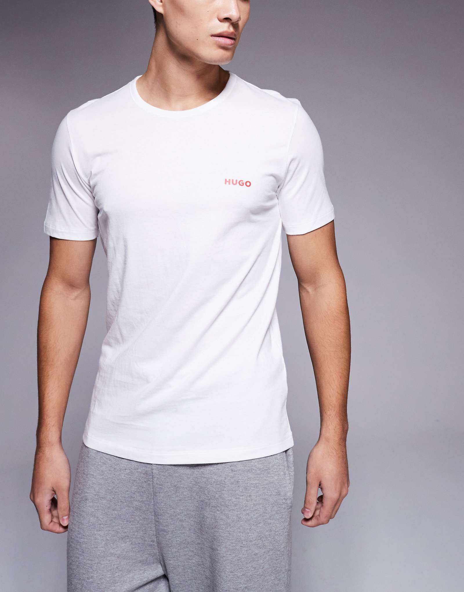 HUGO Bodywear - комплект из 3 футболок черного белого и серого цветов 6790₽