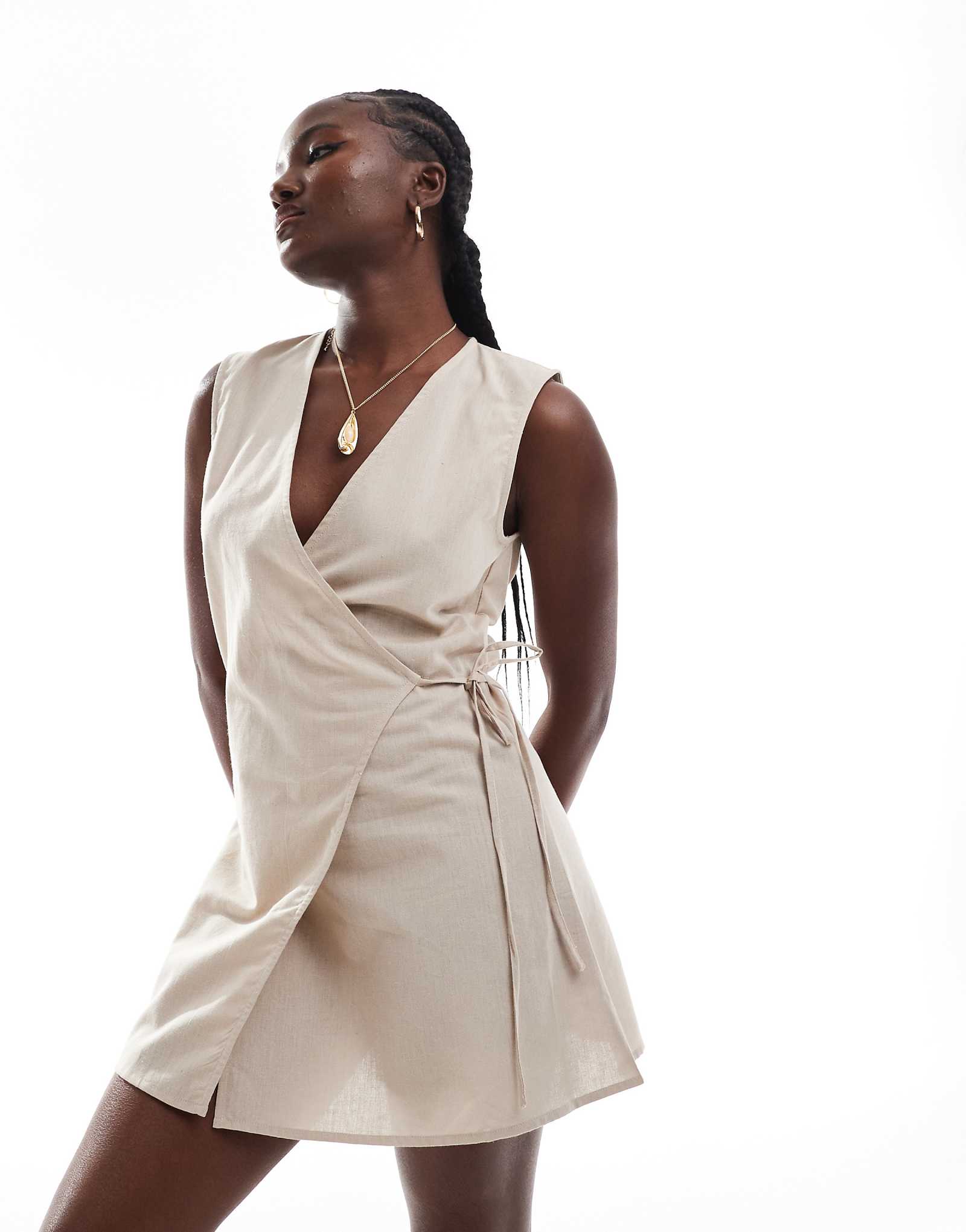 Пляжное мини-платье Эсме с запахом спереди из овса 6290₽