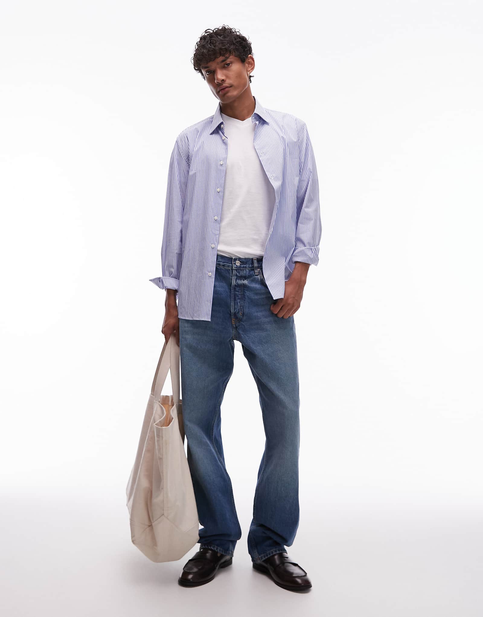 Свободные джинсы ARKET Ocean с прямыми штанинами синего цвета с эффектом полоскания 12990₽