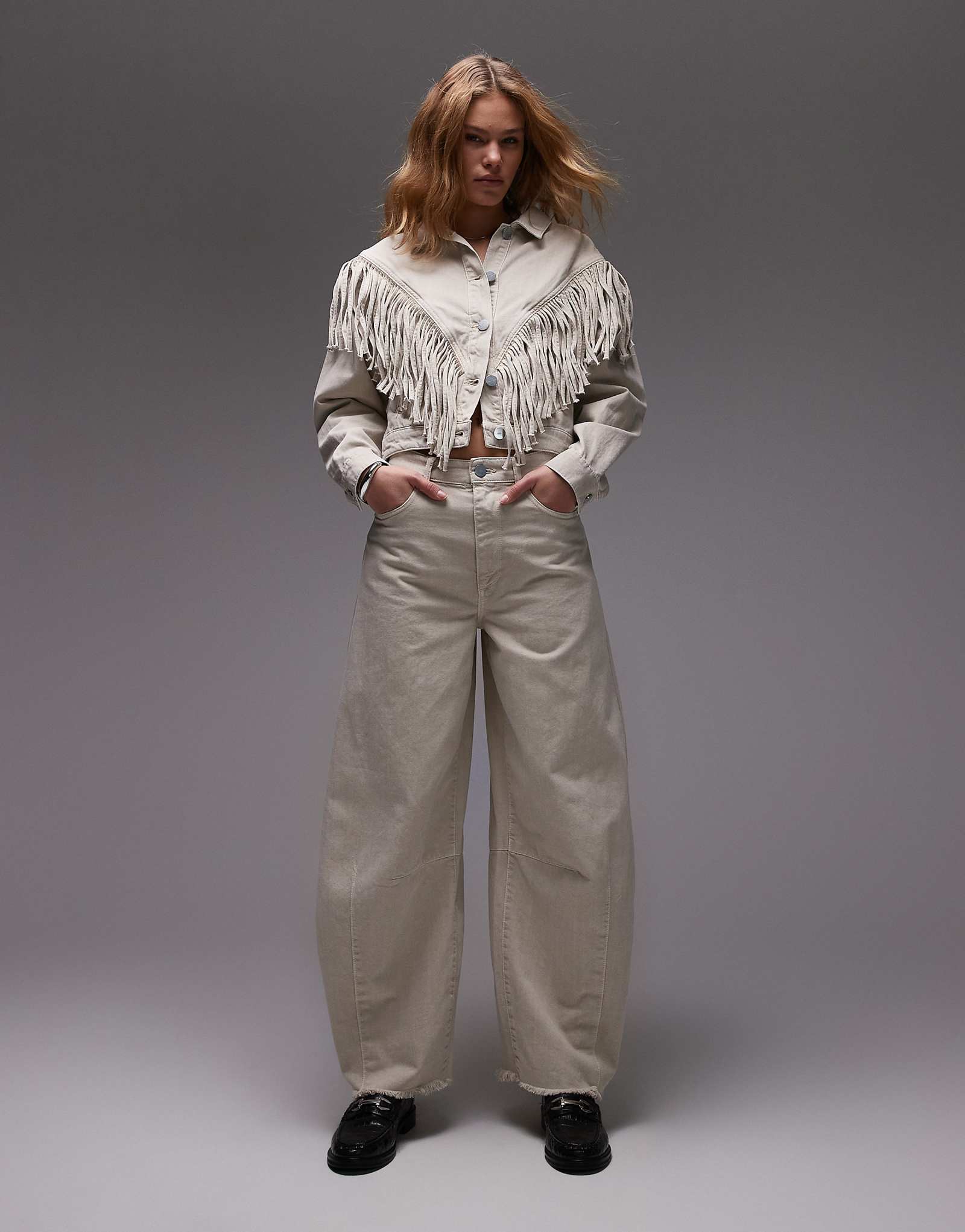 Джинсы AllSaints Jett barrel кремово-белого цвета 35690₽