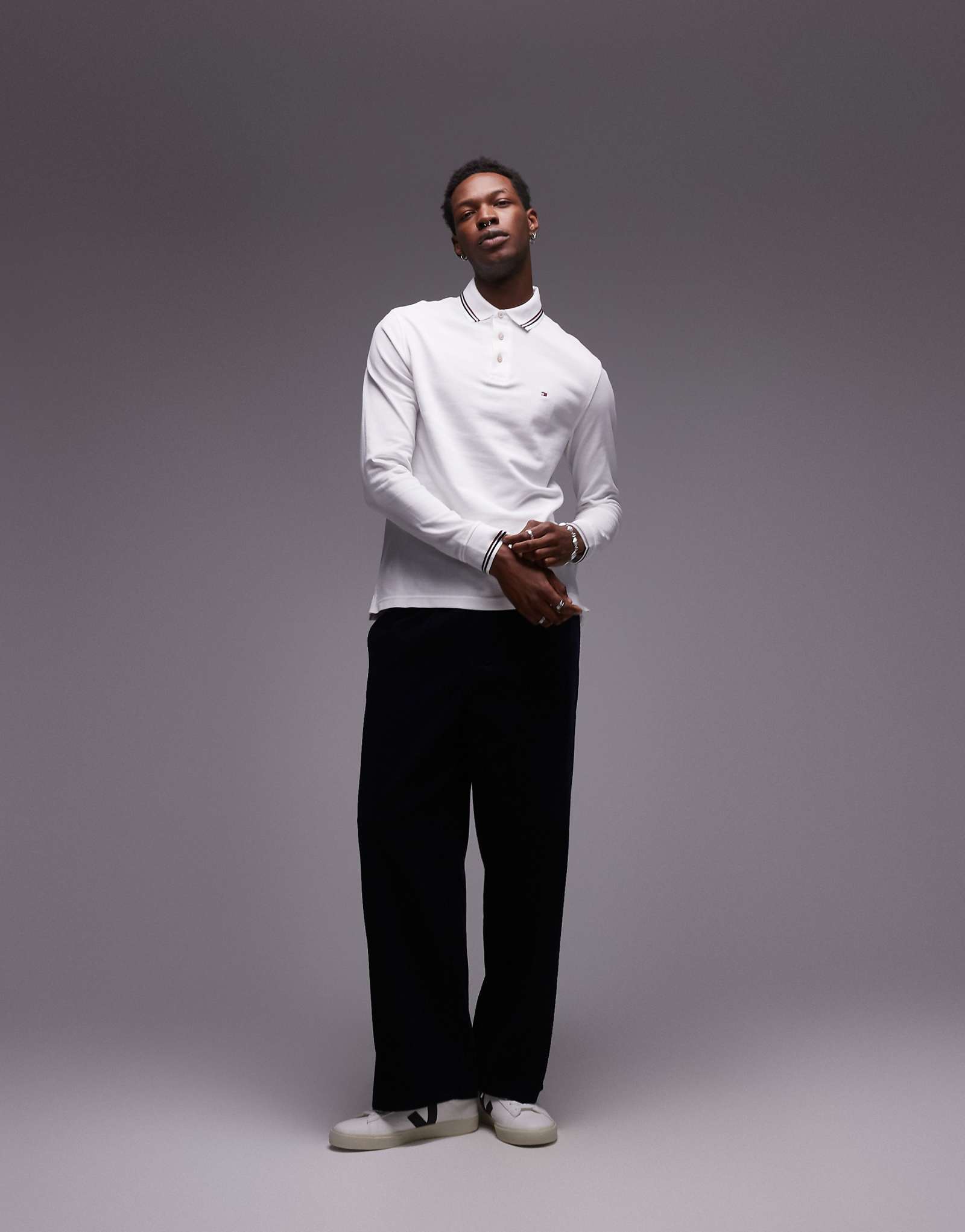 Белая рубашка поло Tommy Hilfiger с длинным рукавом 14790₽