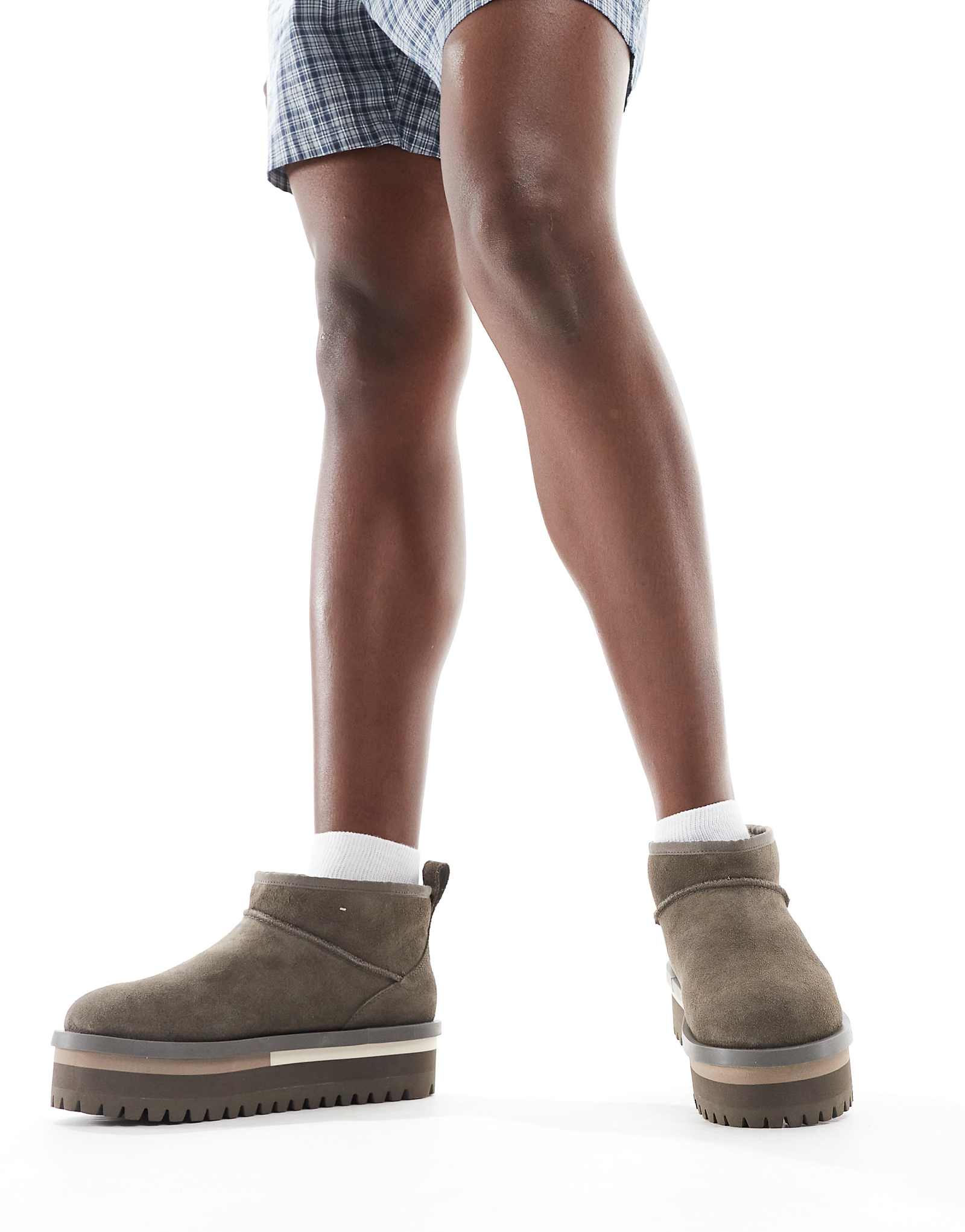 Замшевые ботинки на плоской подошве Tommy Jeans серого цвета 23790₽