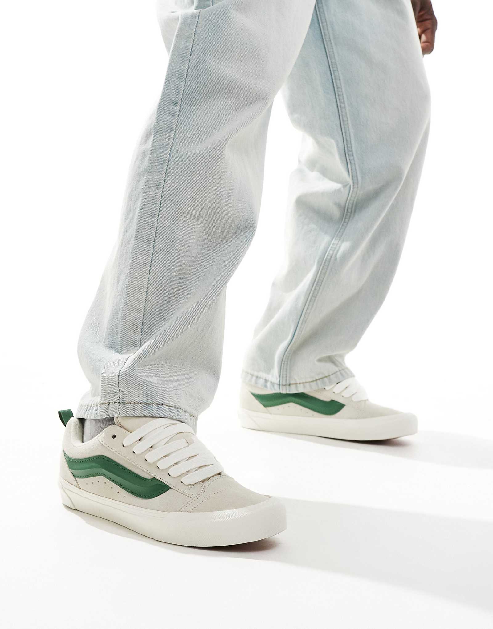 Кроссовки Vans Knu Skool белого и зеленого цветов 9990₽