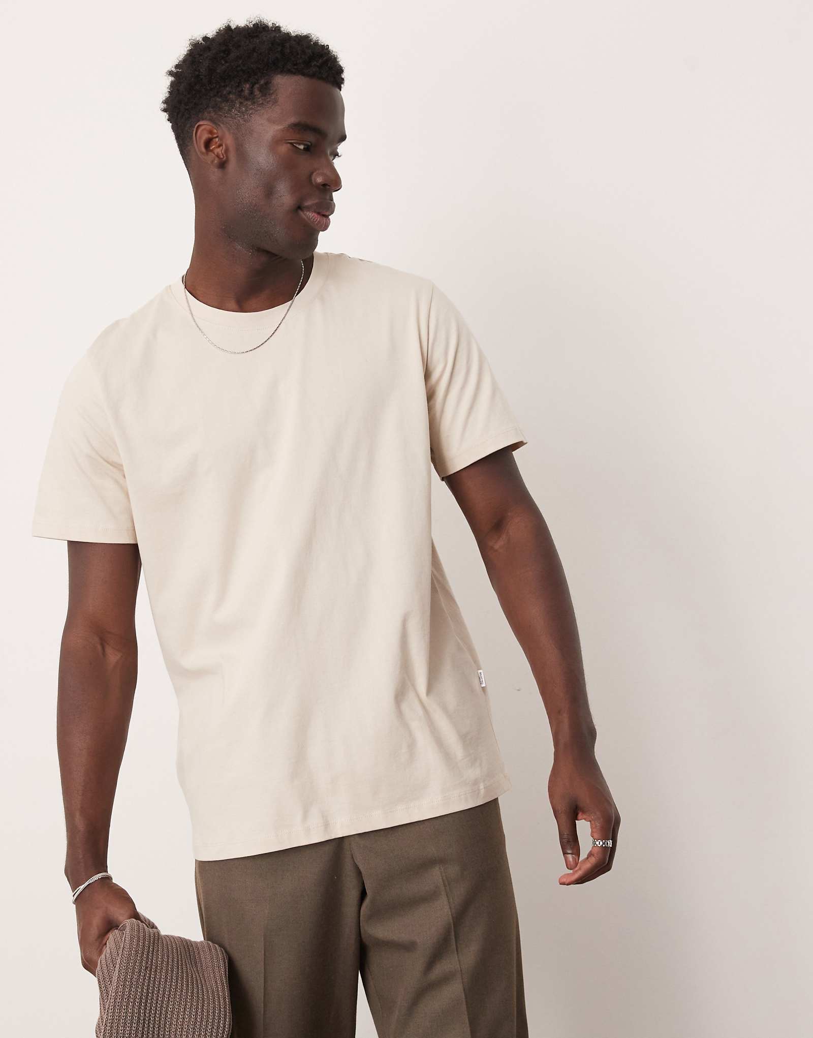 Футболка из хлопковой смеси Selected Homme regular pima кремового цвета 9190₽