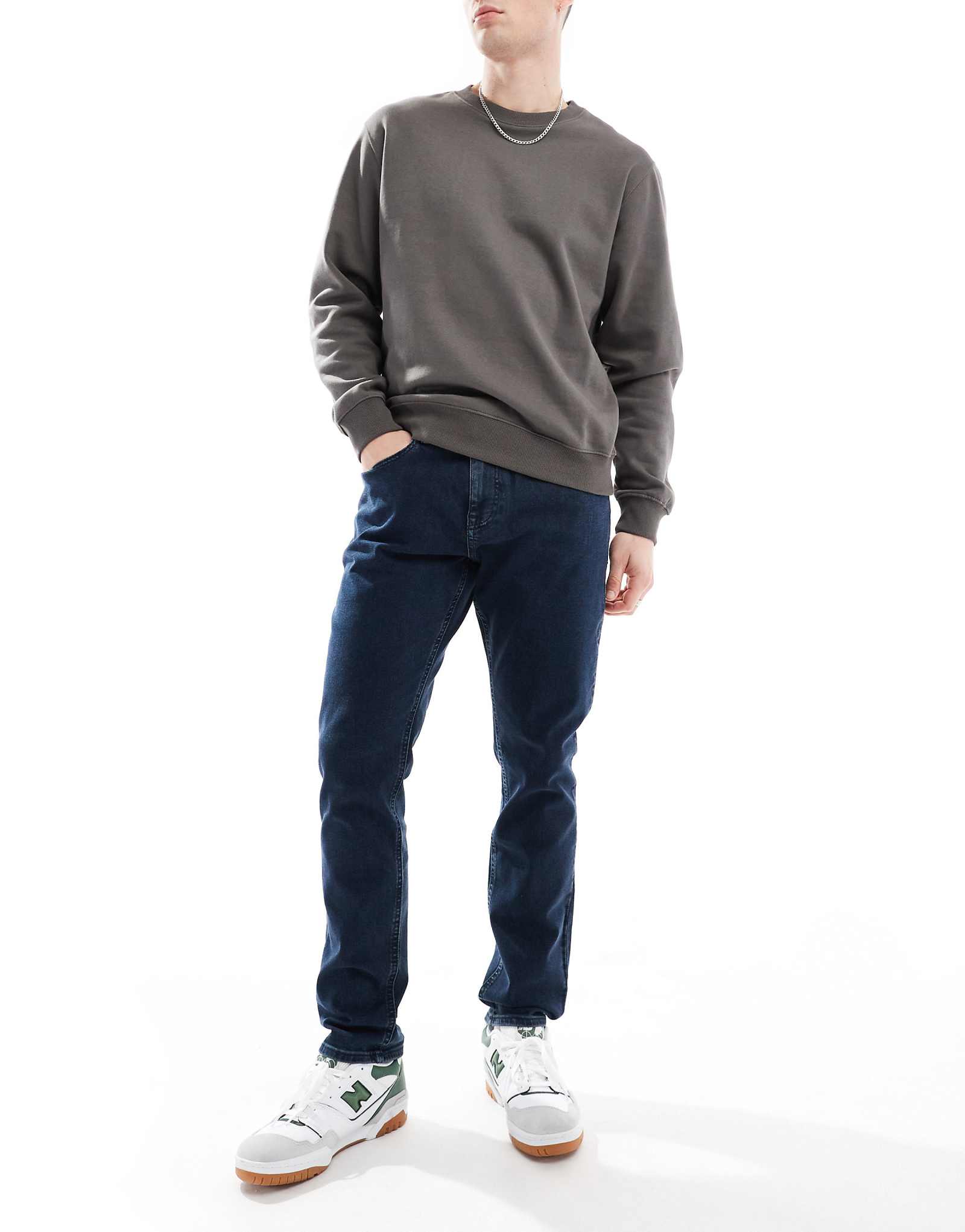 Узкие зауженные джинсы Tommy Jeans Austin темно-синего цвета 17890₽