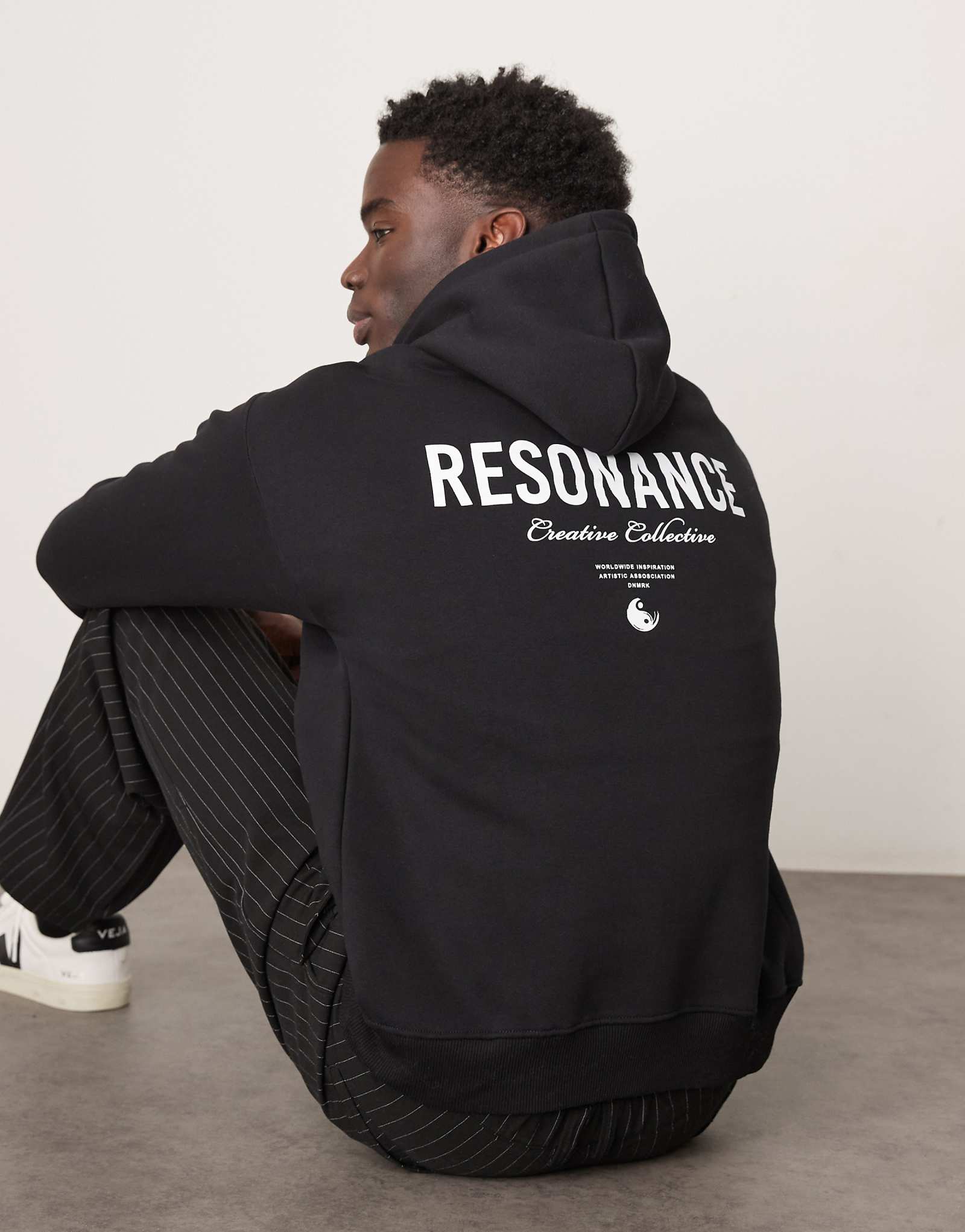 Толстовка Selected Homme oversize с капюшоном и текстовым принтом на спине черного цвета 10390₽