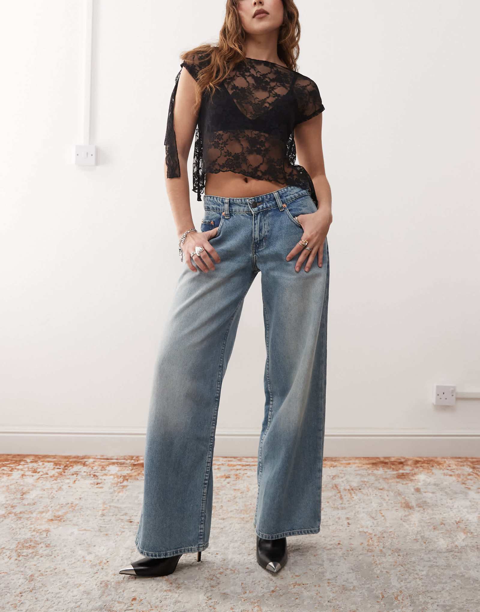 Просторные очень широкие джинсы с низкой посадкой в мотеле темно-синего цвета 14690₽