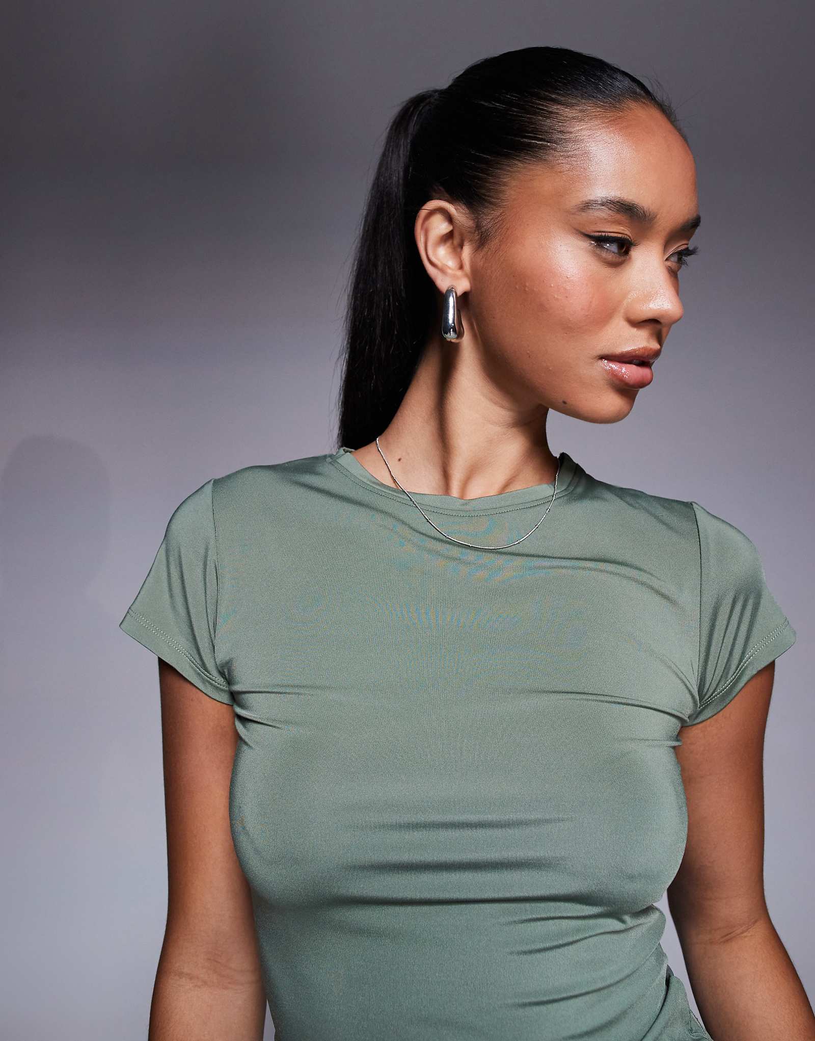 Облегающая детская футболка с коротким рукавом от ASOS DESIGN цвета хаки 2590₽