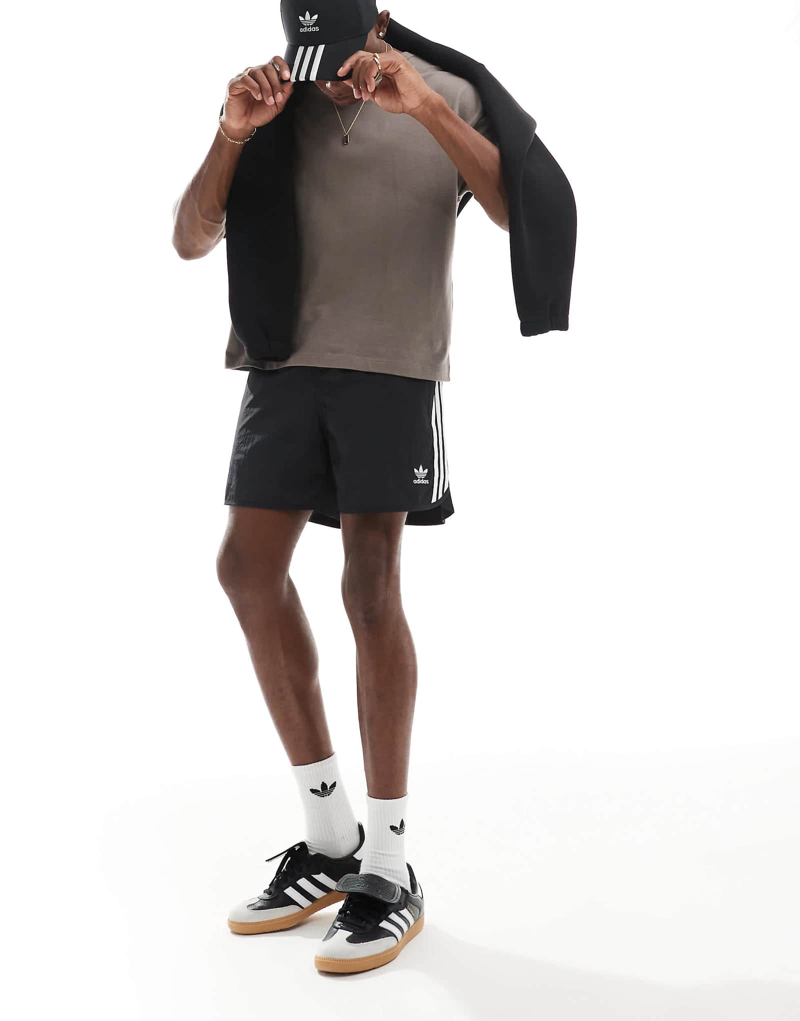 шорты adidas Originals Adicolor Sprinter черного цвета 8290₽