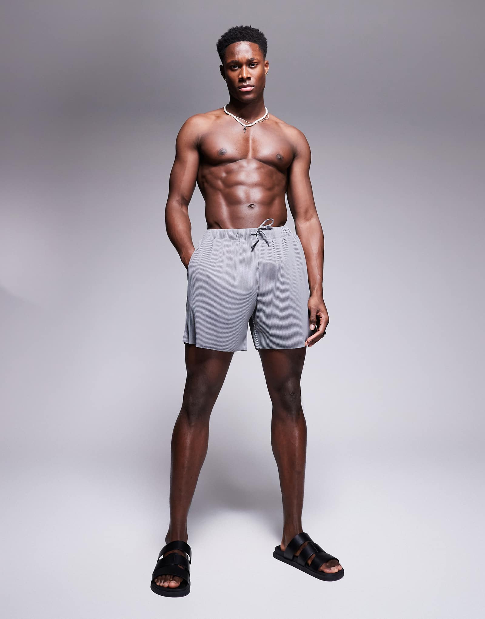 Плавательные шорты ASOS DESIGN plisse средней длины серого цвета 4090₽