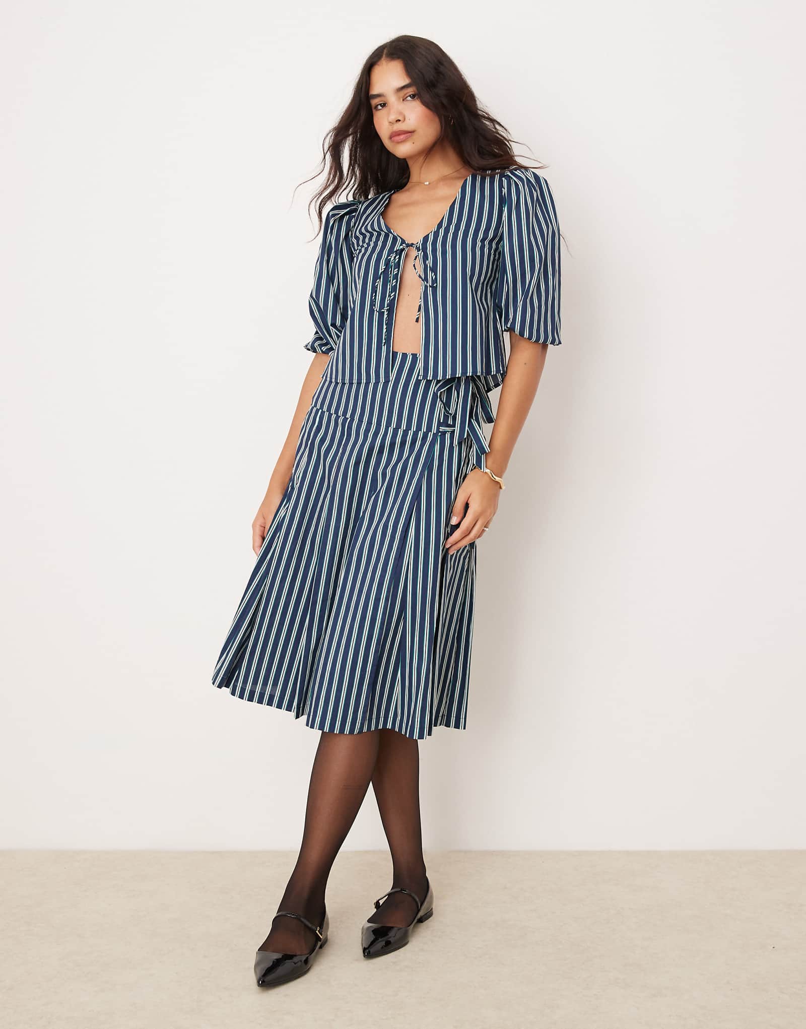 Гламурный килт мидакси с завязками по бокам в зеленую полоску - часть комплекта 8190₽