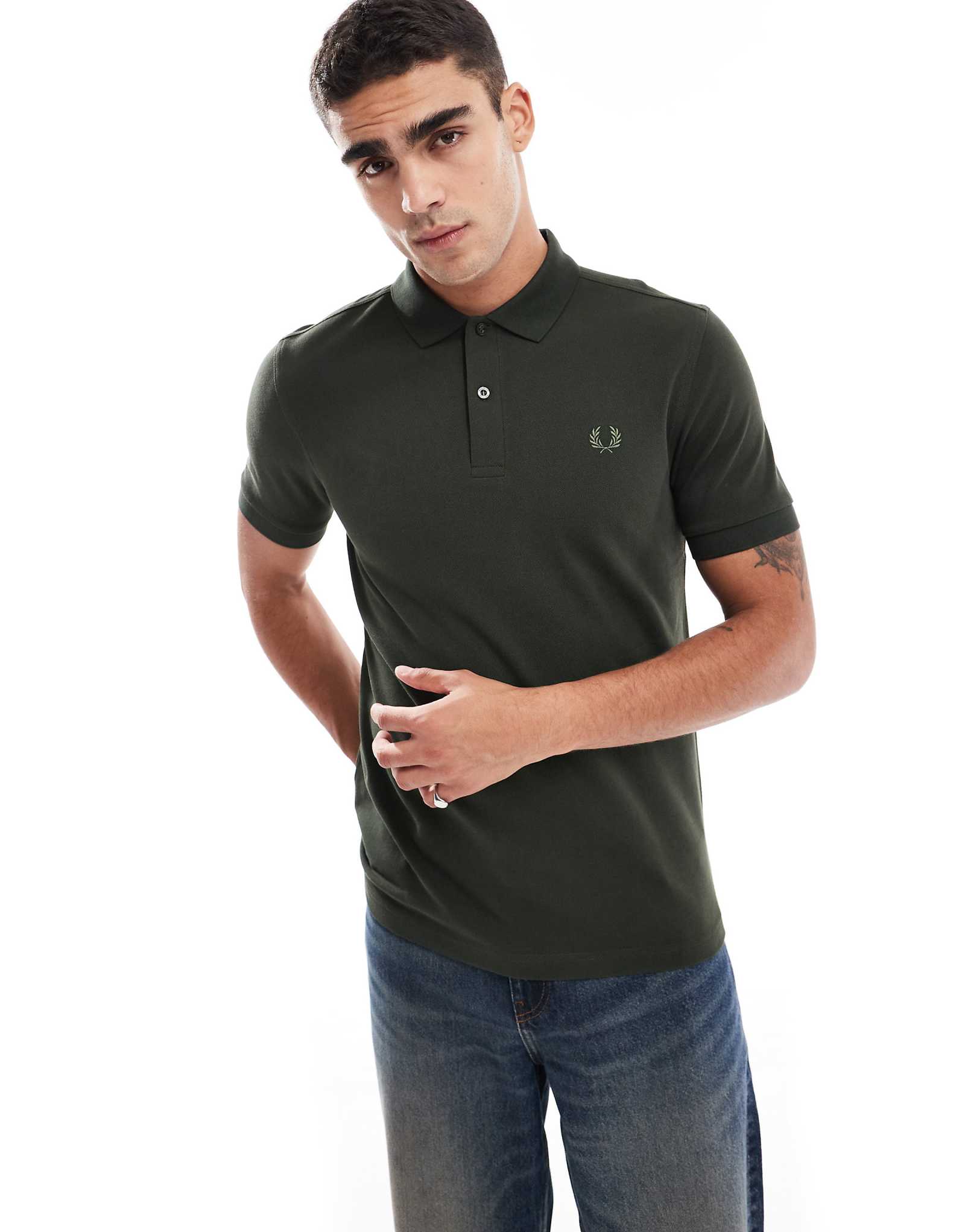 Рубашка-поло Fred Perry зеленого цвета хаки 16790₽