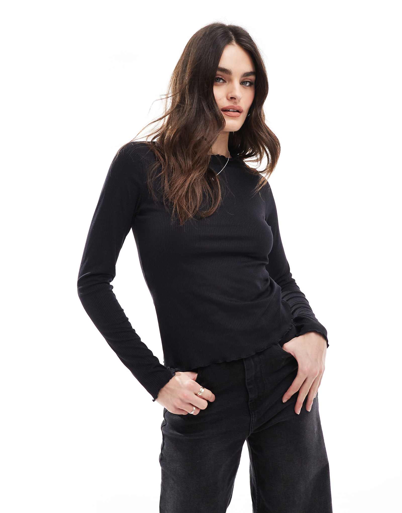 Футболка JJXX с длинным рукавом и окантовкой из листьев салата черного цвета 3190₽