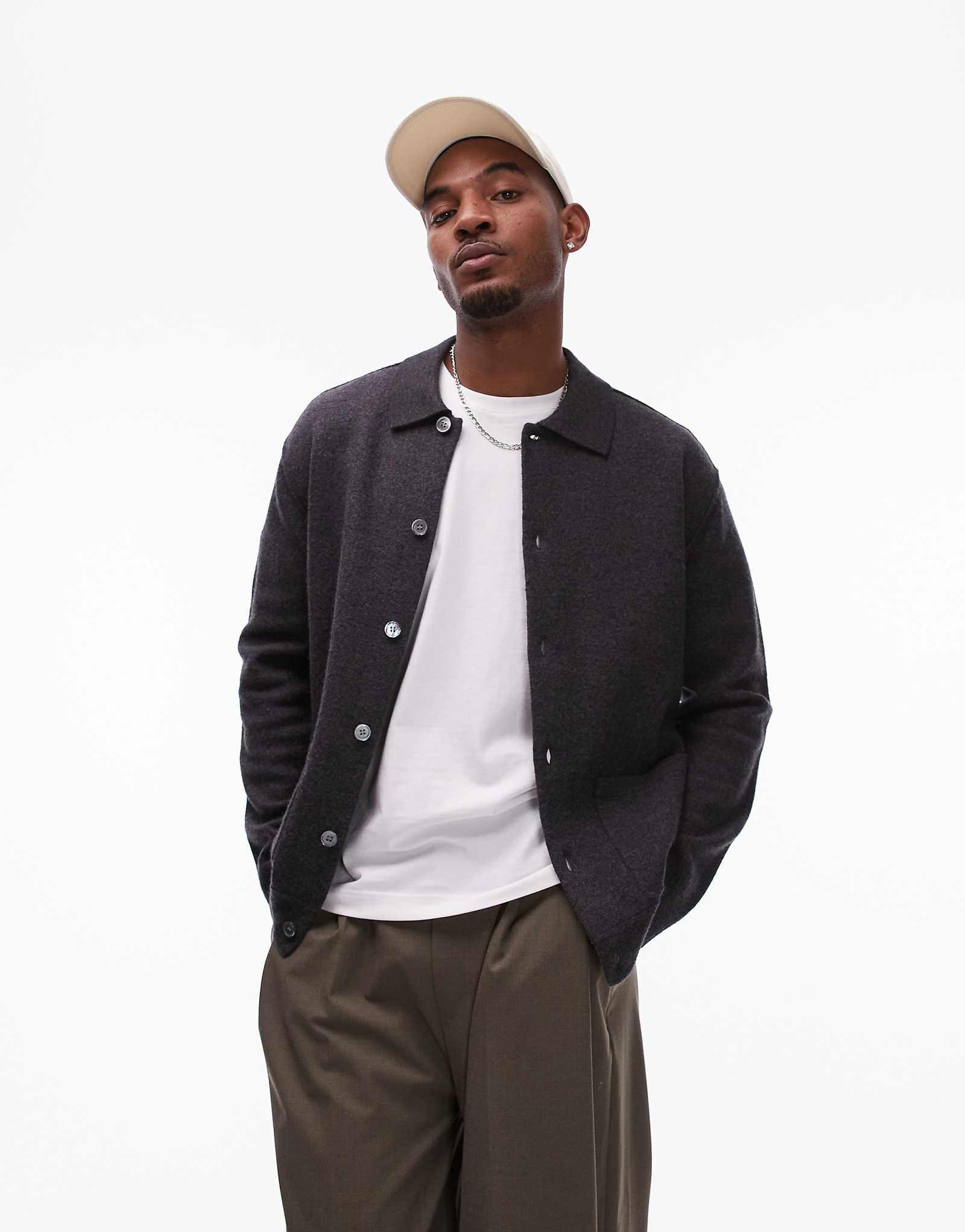 Темно-серый кардиган оверсайз из вареной шерсти ARKET с пуговицами спереди и воротником поло 18790₽